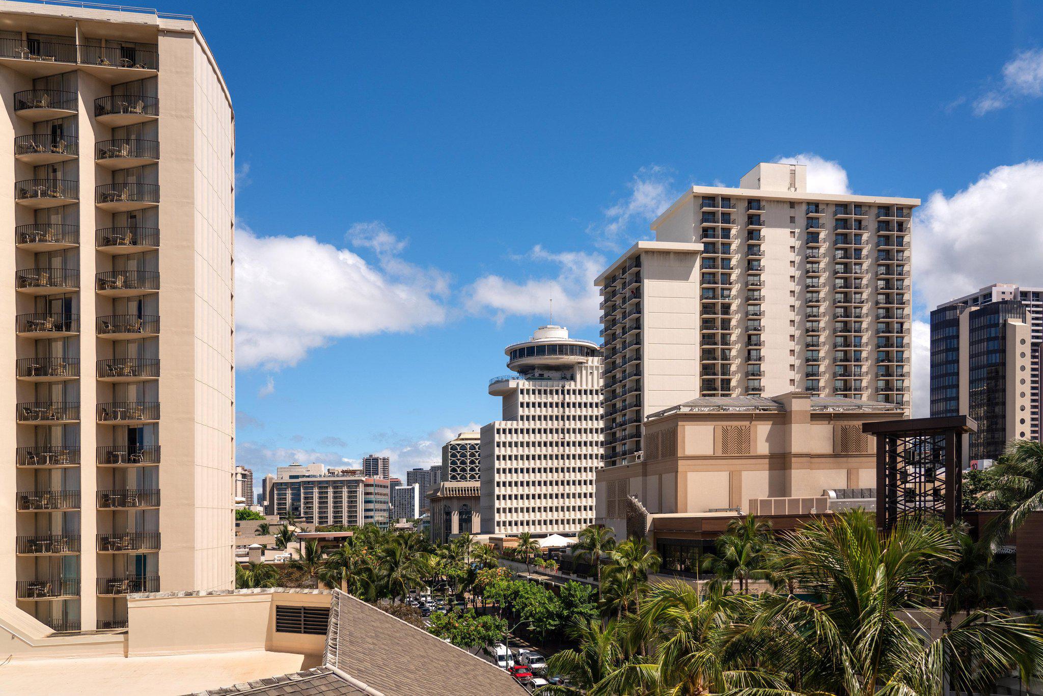 Moana Surfrider, A Westin Resort & Spa, Waikiki Beach Photo