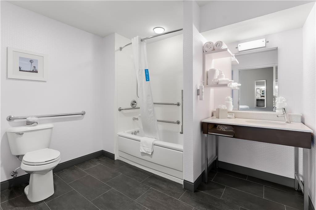 Hampton Inn & Suites Newtown Image