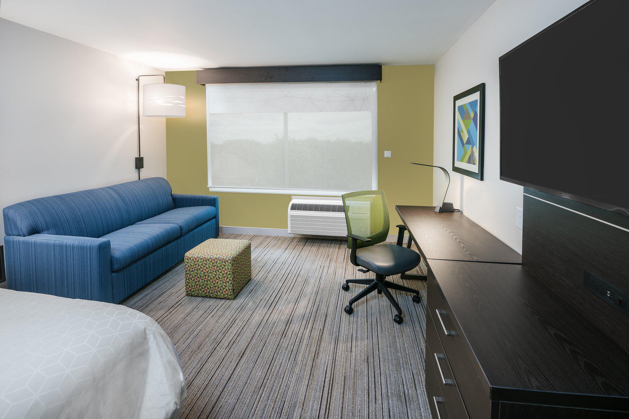 Holiday Inn Express & Suites Sugar Land SE - Missouri City Photo