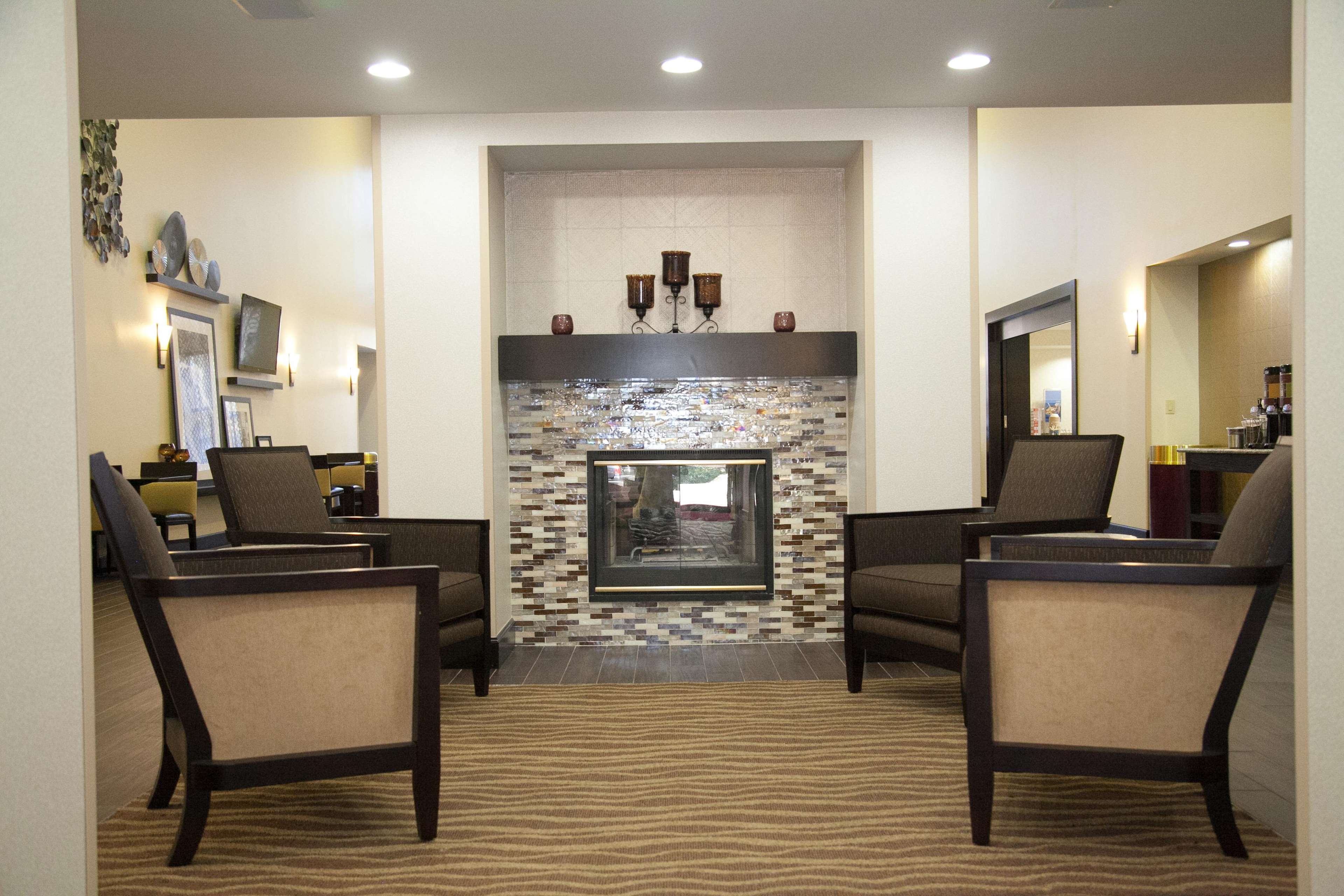 Hampton Inn & Suites Alpharetta Photo