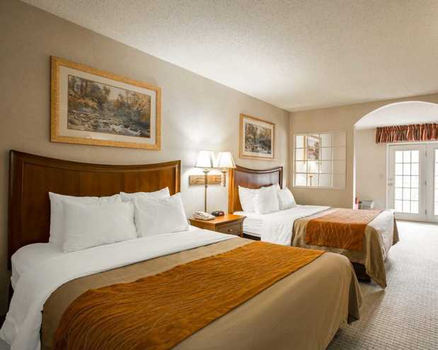 Images Rodeway Inn & Suites On The River