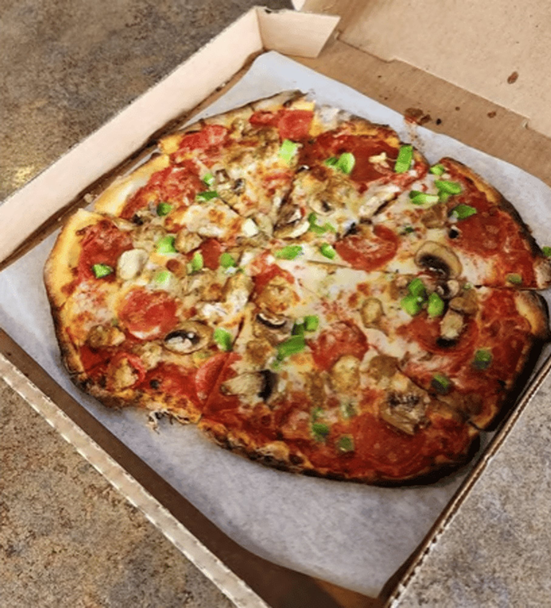 O Large Rocky Mountain Pizza