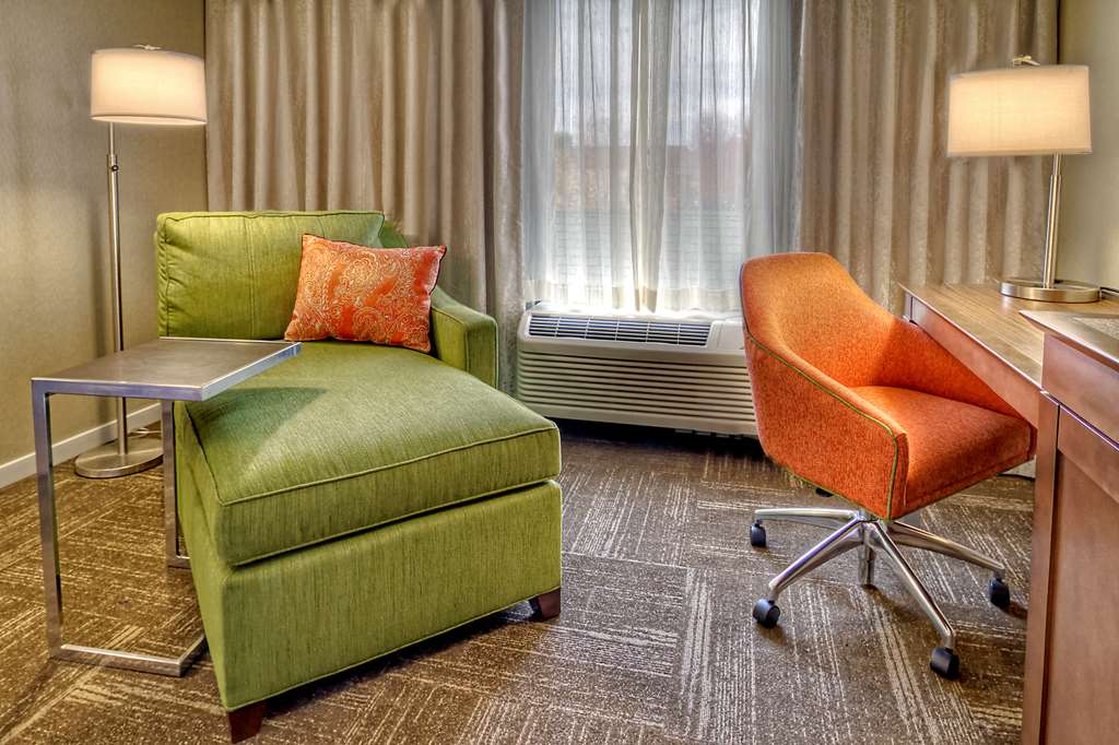 Hampton Inn & Suites Asheville Airport Image