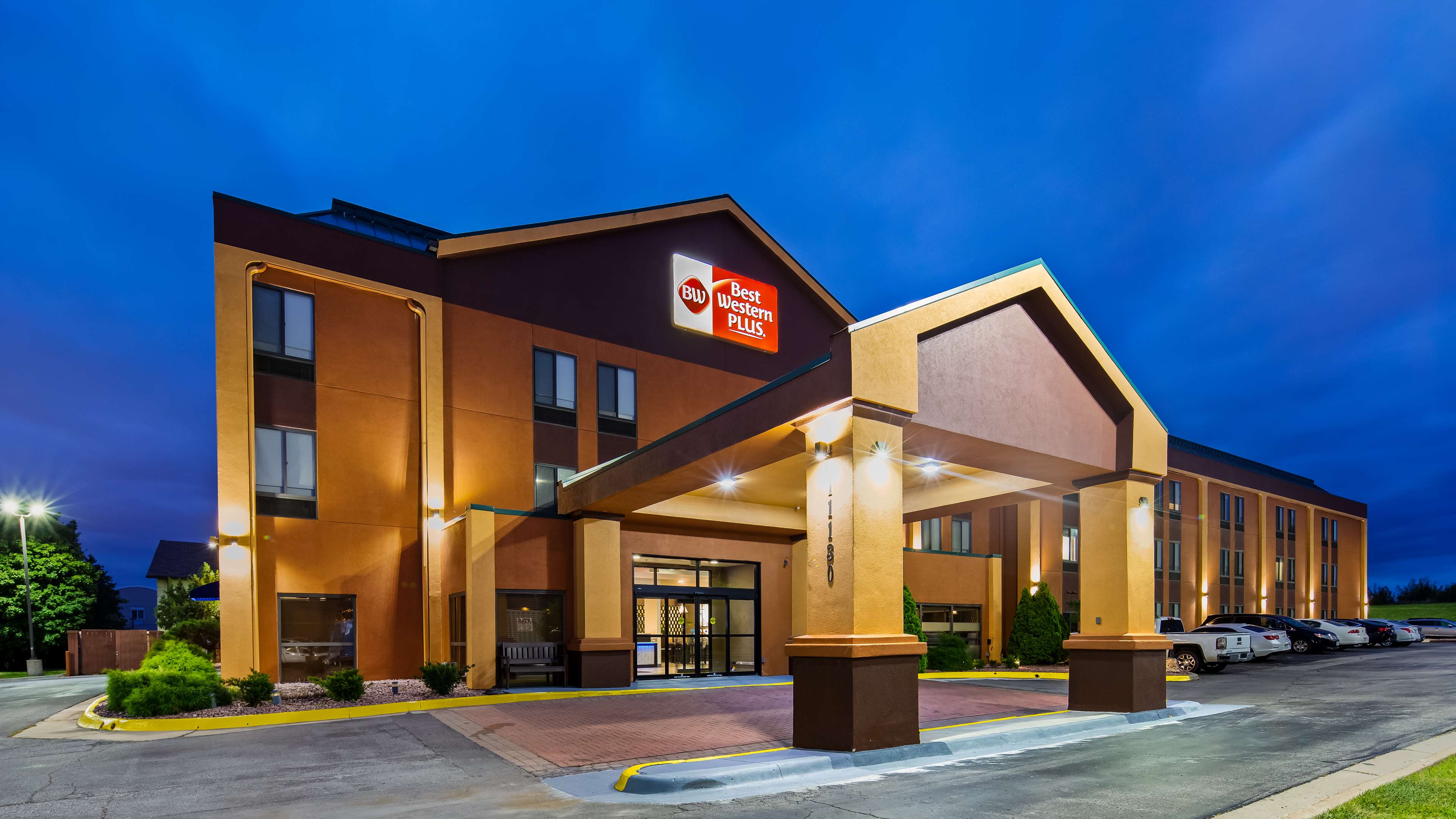 Best Western Plus Kansas City Airport-KCI East Photo