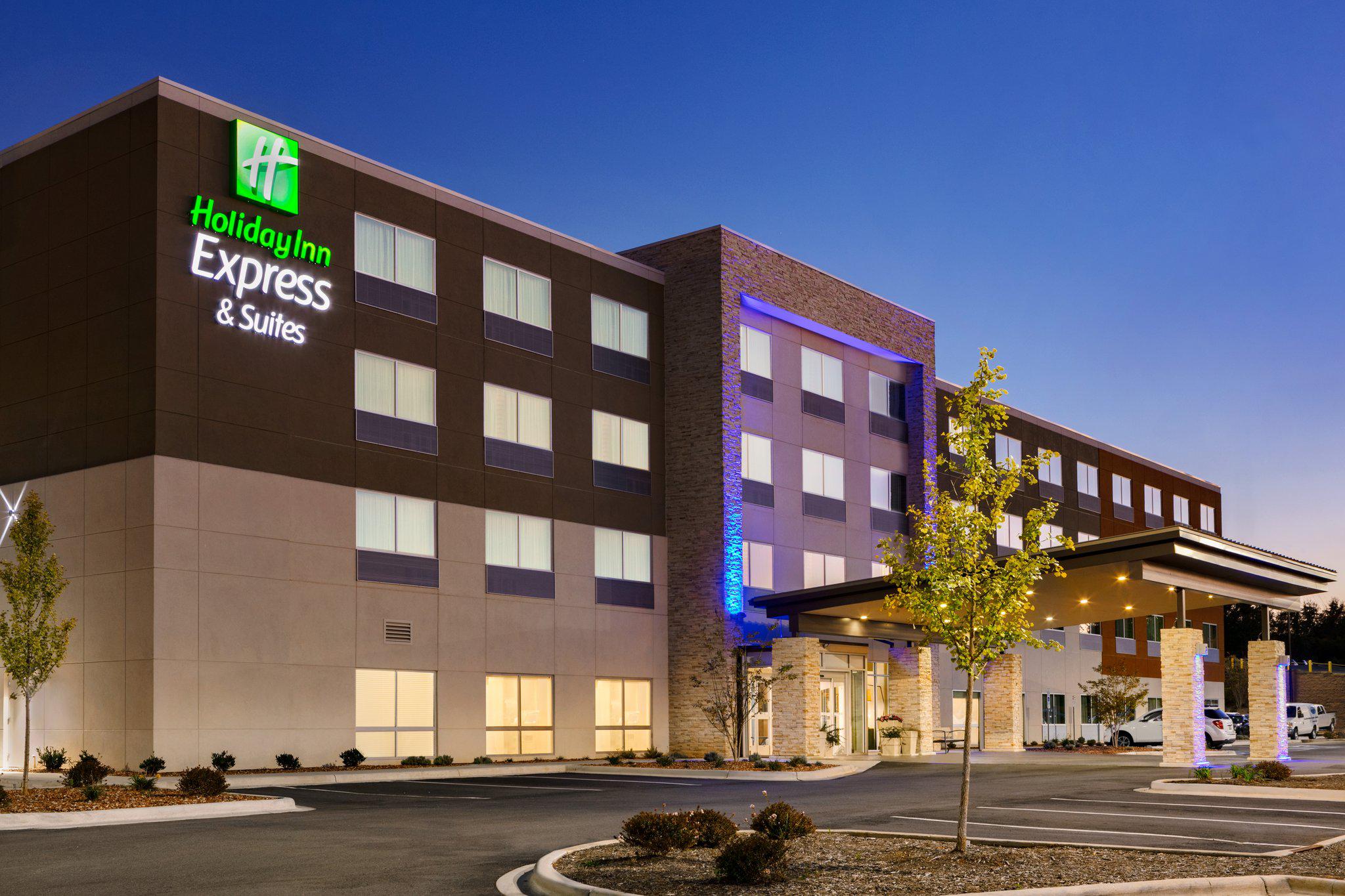 Holiday Inn Express & Suites Salisbury Photo