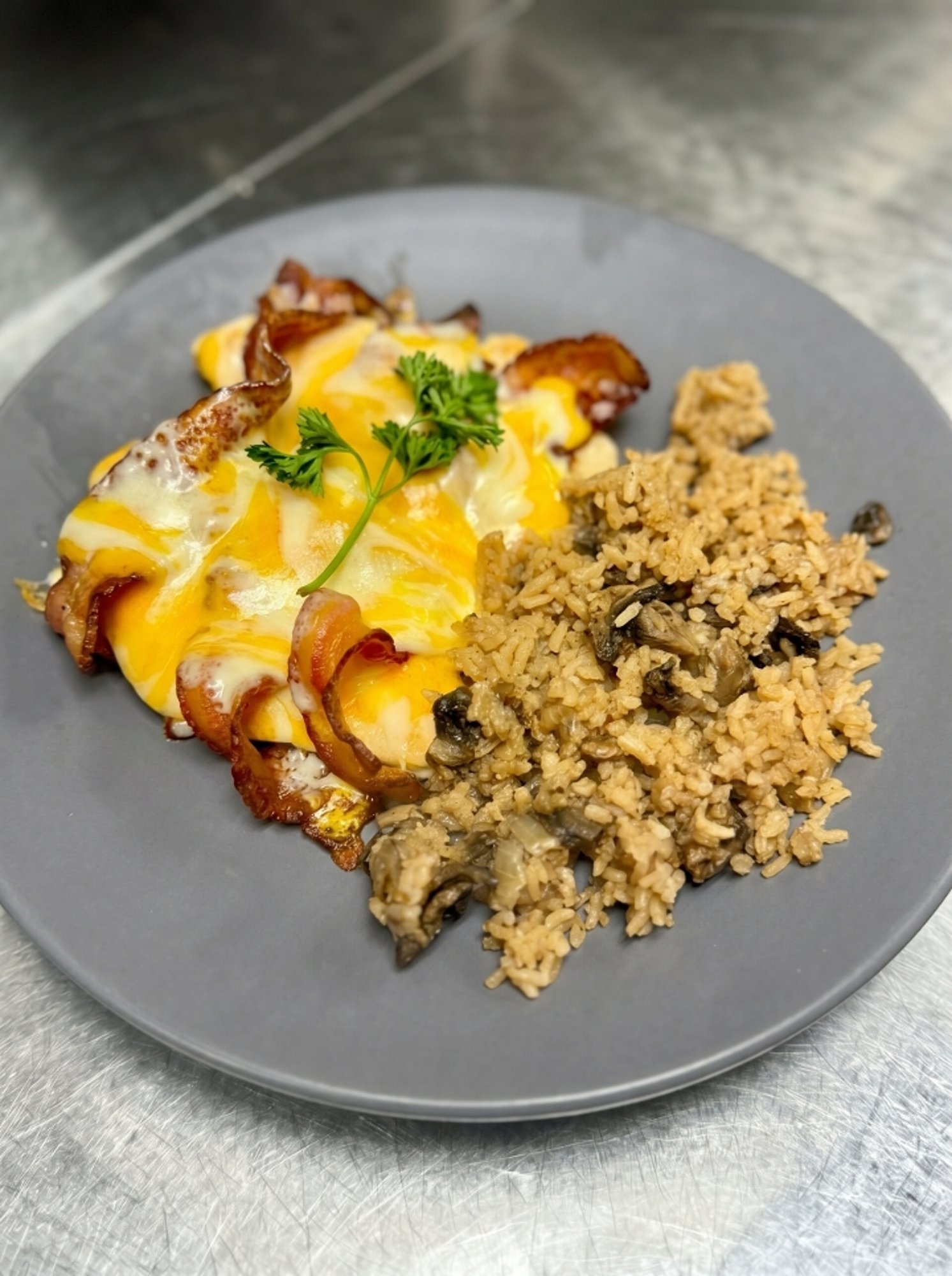 Grilled Chicken American Smothered Dinner