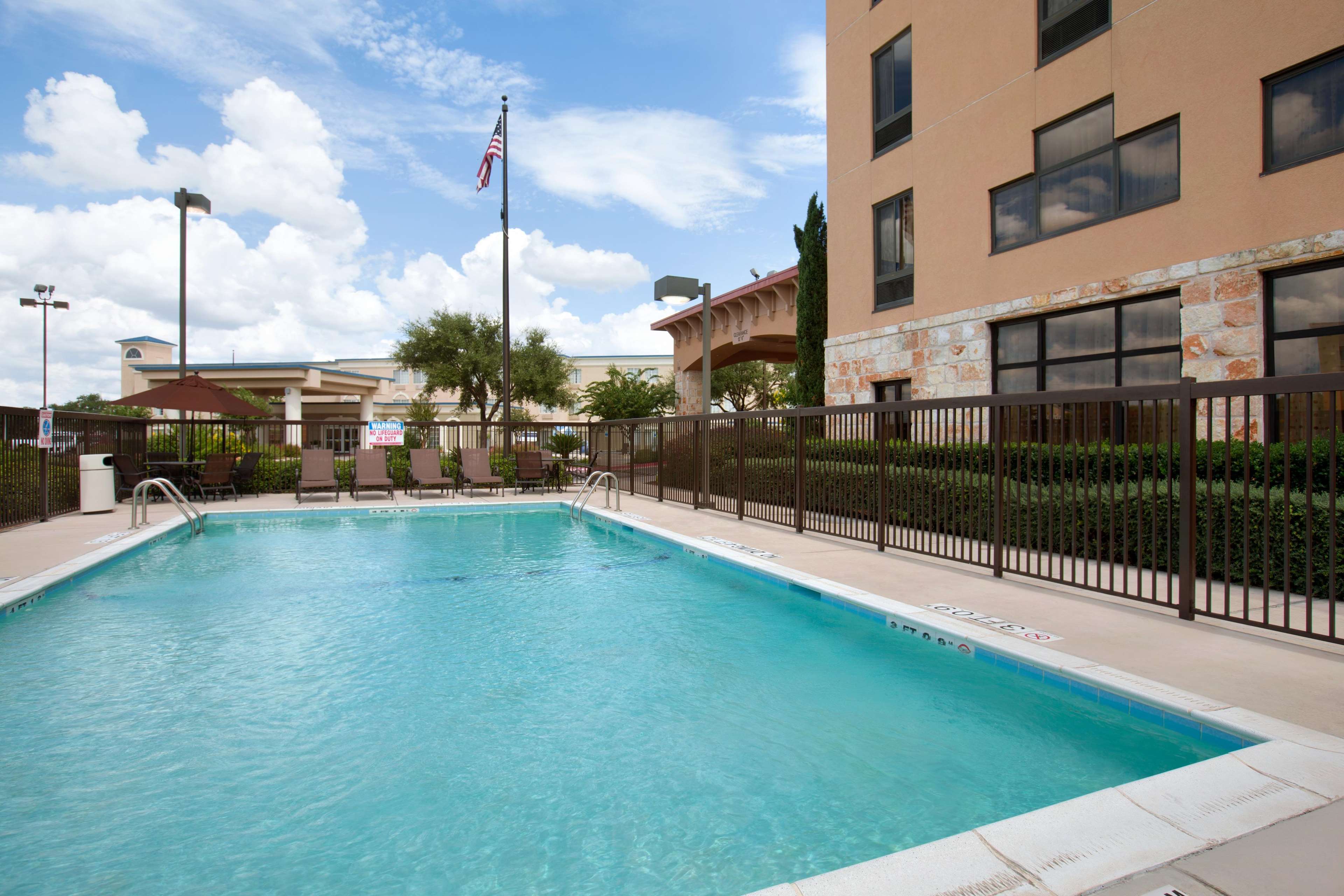 Hampton Inn & Suites San Marcos Photo