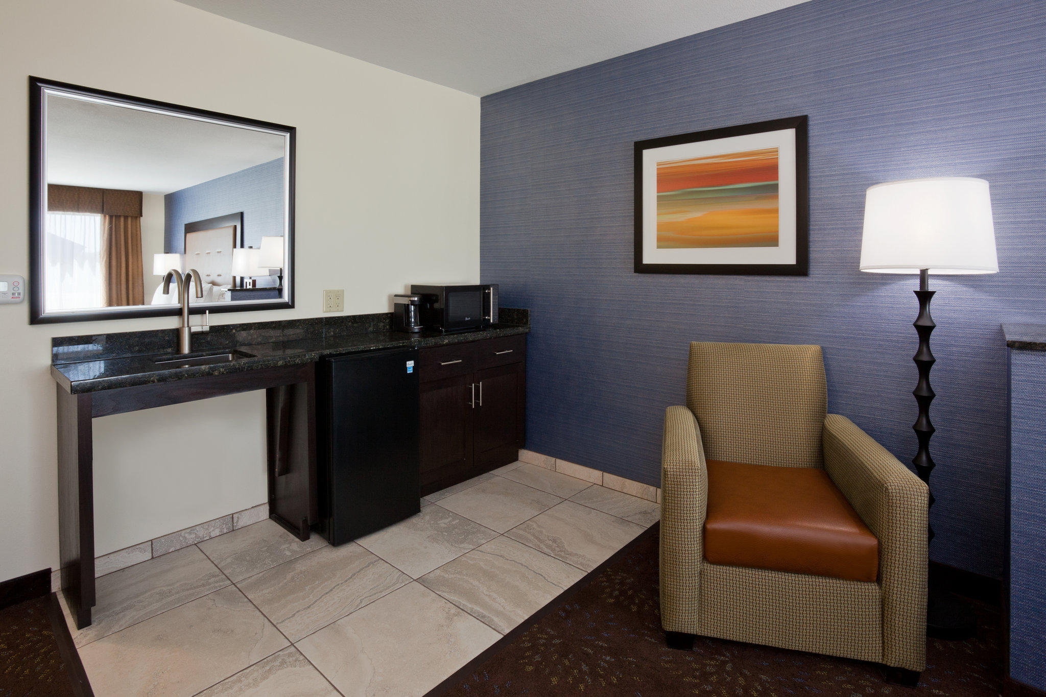 Holiday Inn Express & Suites Fort Dodge Photo