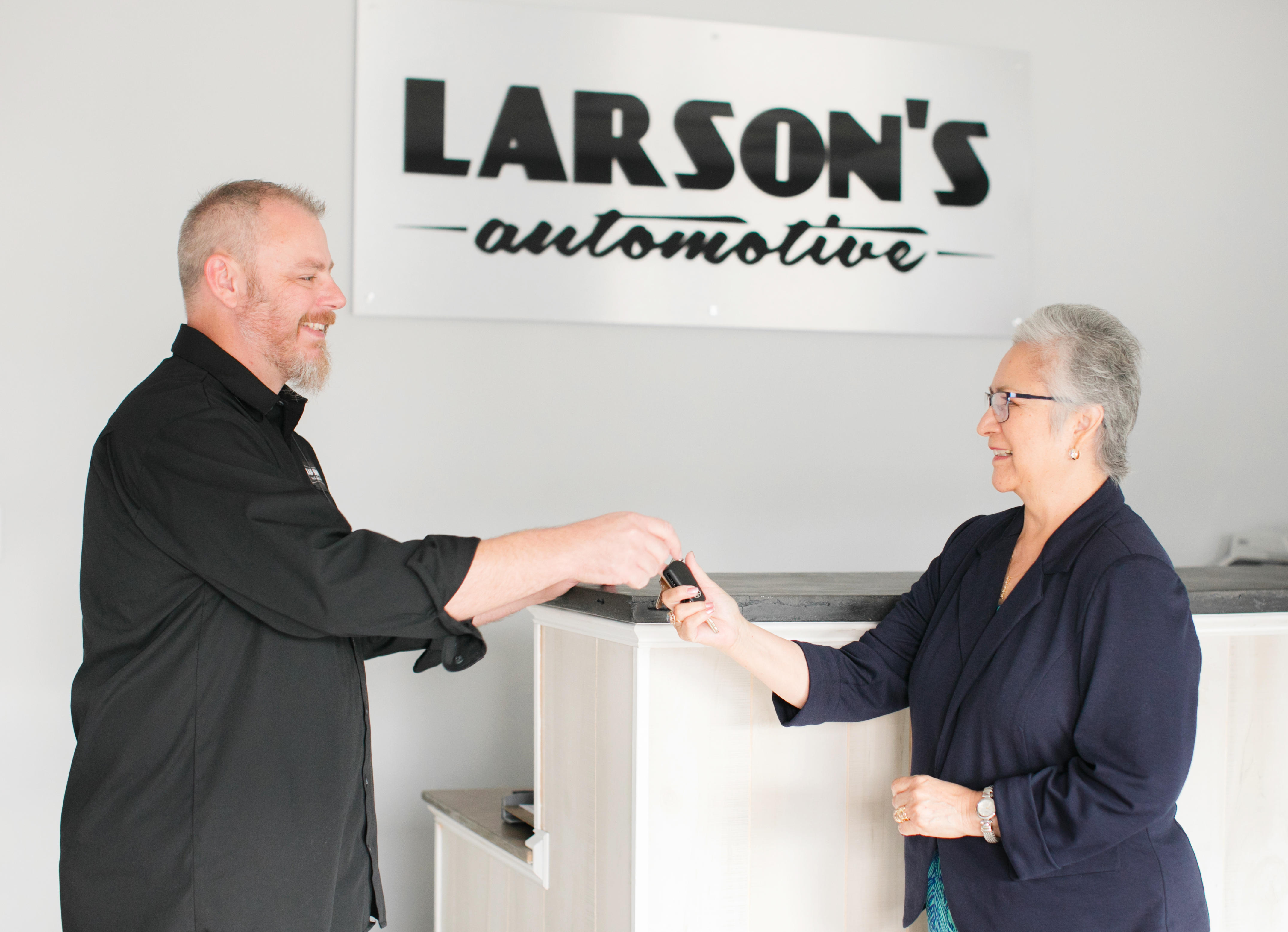 Larson's Automotive Photo