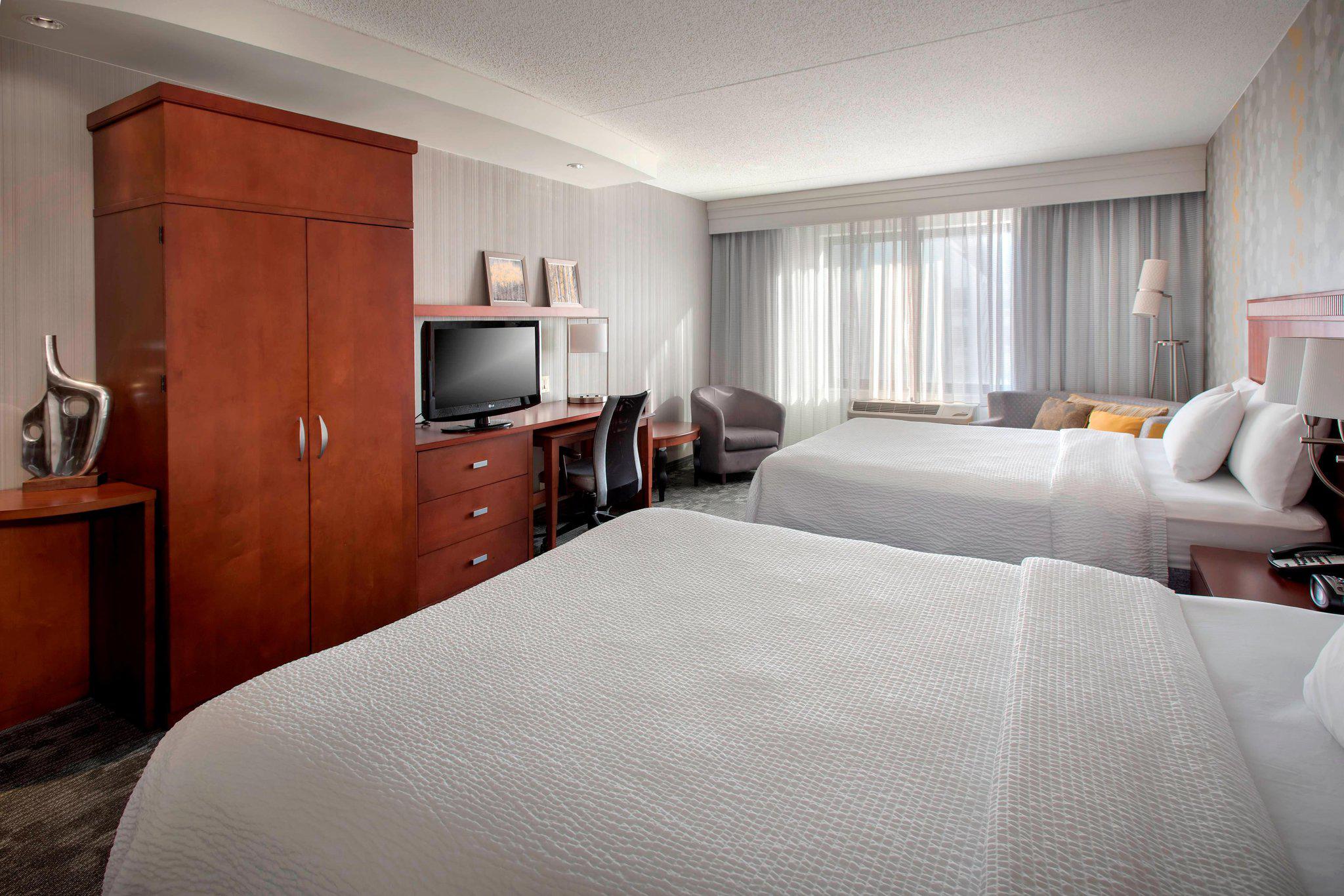 Courtyard by Marriott Republic Airport Long Island/Farmingdale Photo