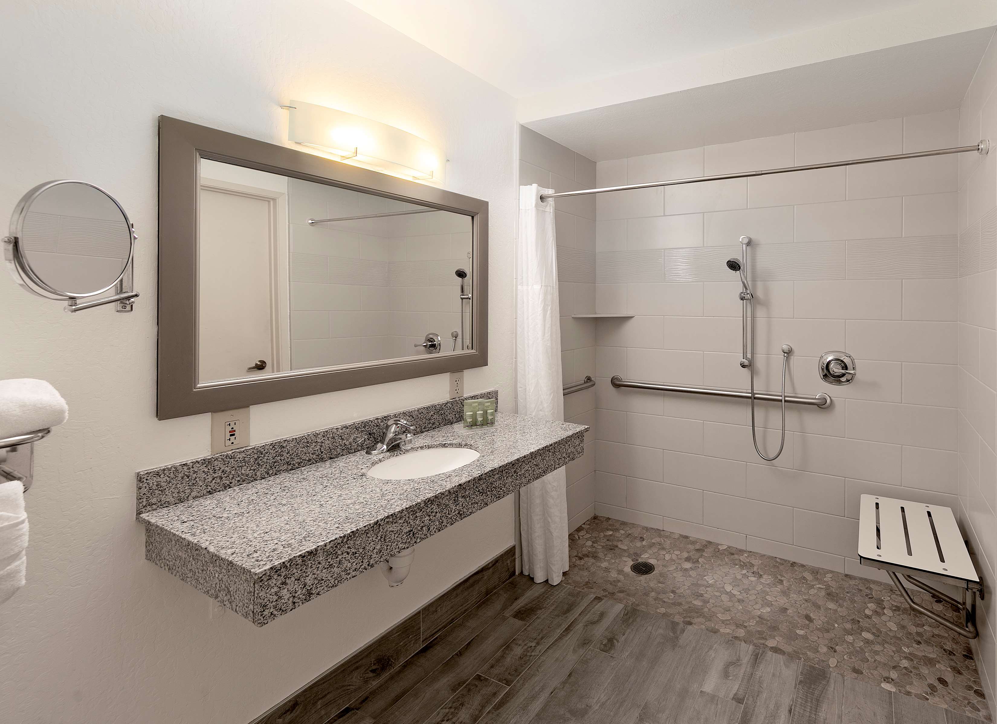 Best Western Seacliff Inn Photo