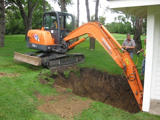 M H Contracting Logo