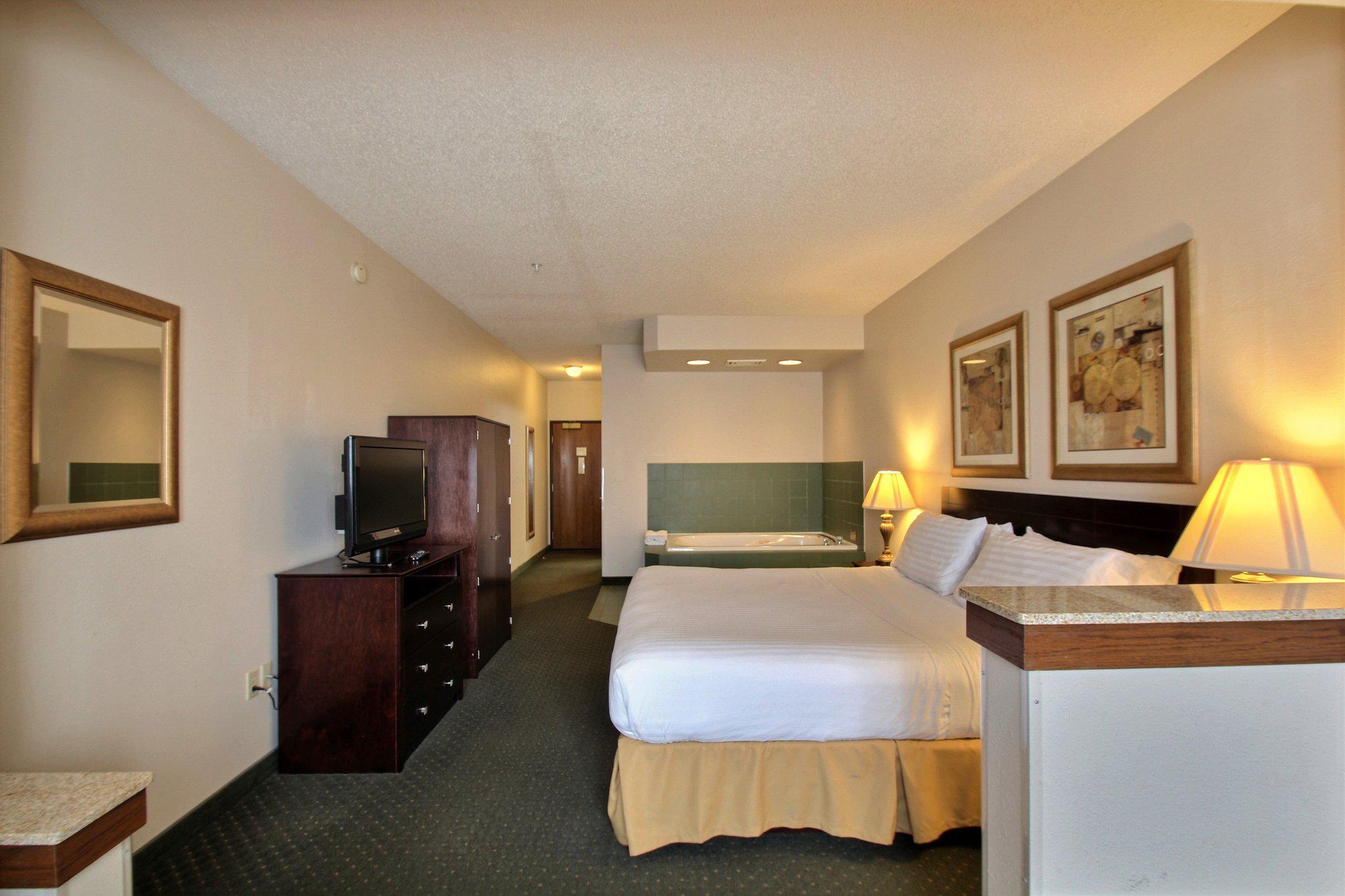 Holiday Inn Express & Suites Oshkosh-Sr 41 Photo