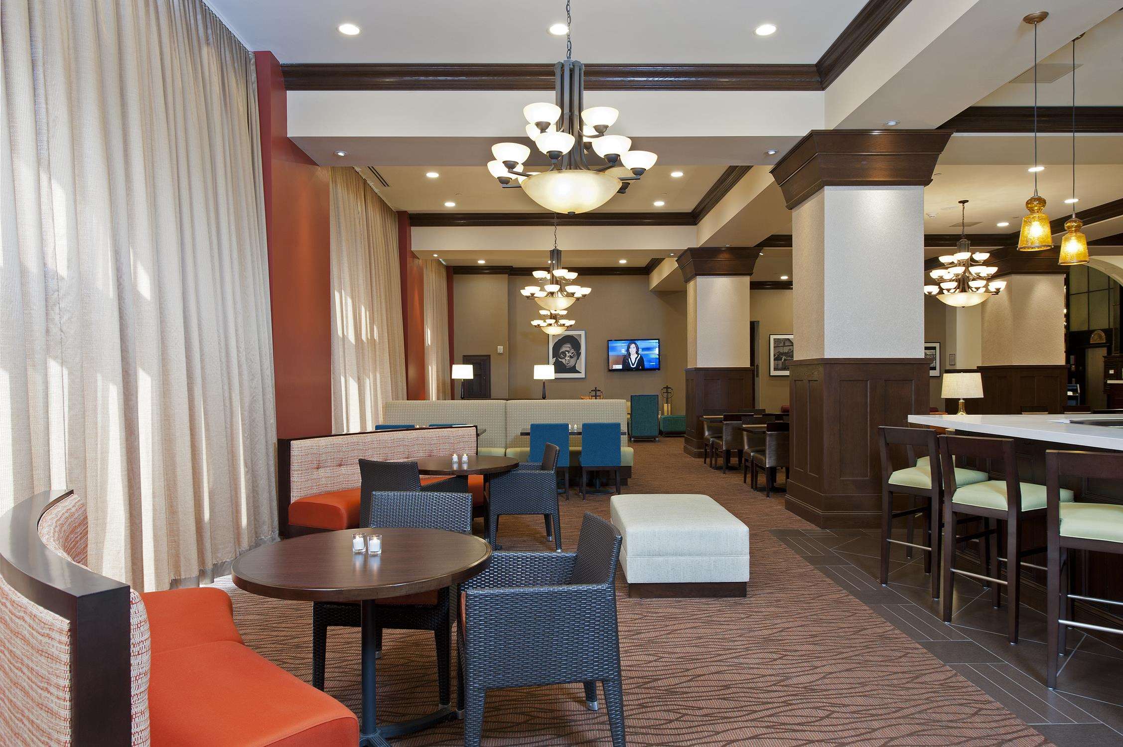 Hilton Garden Inn Milwaukee Downtown Photo