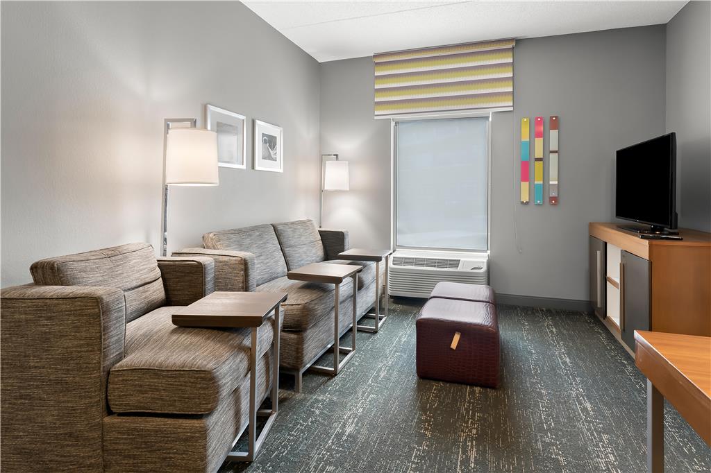 Hampton Inn & Suites Newtown Image