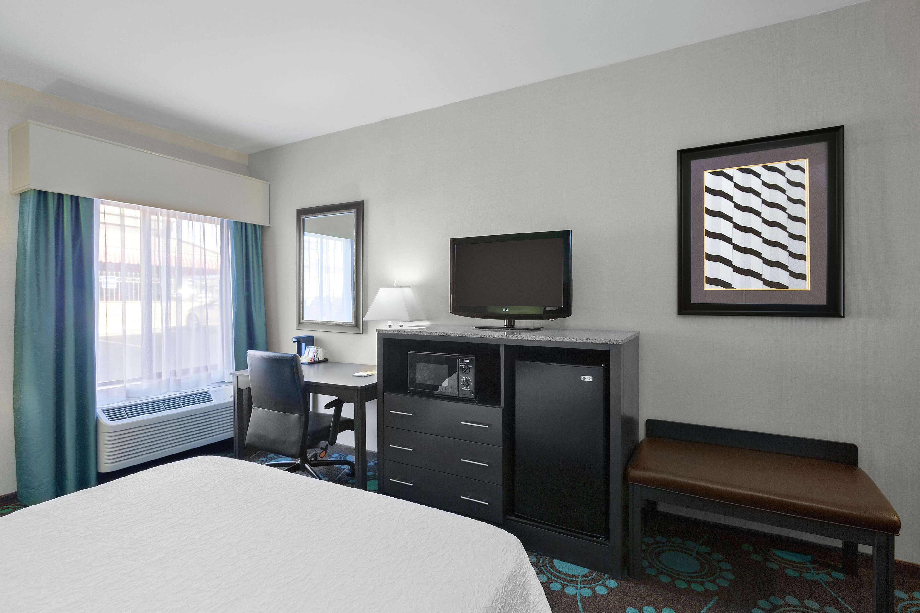 Hampton Inn Bakersfield-Central Photo