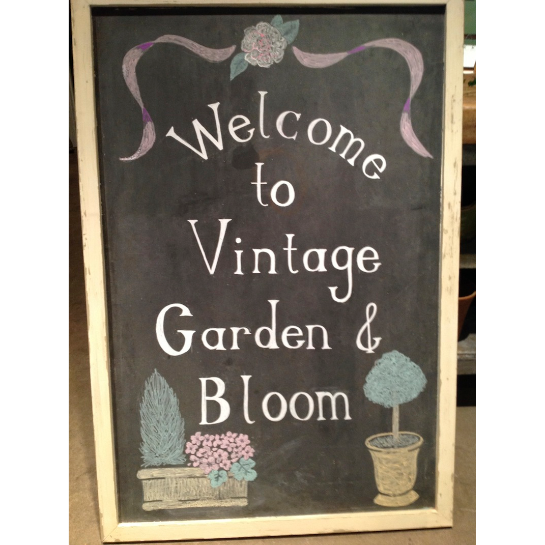 Vintage Garden &amp; Bloom Logo