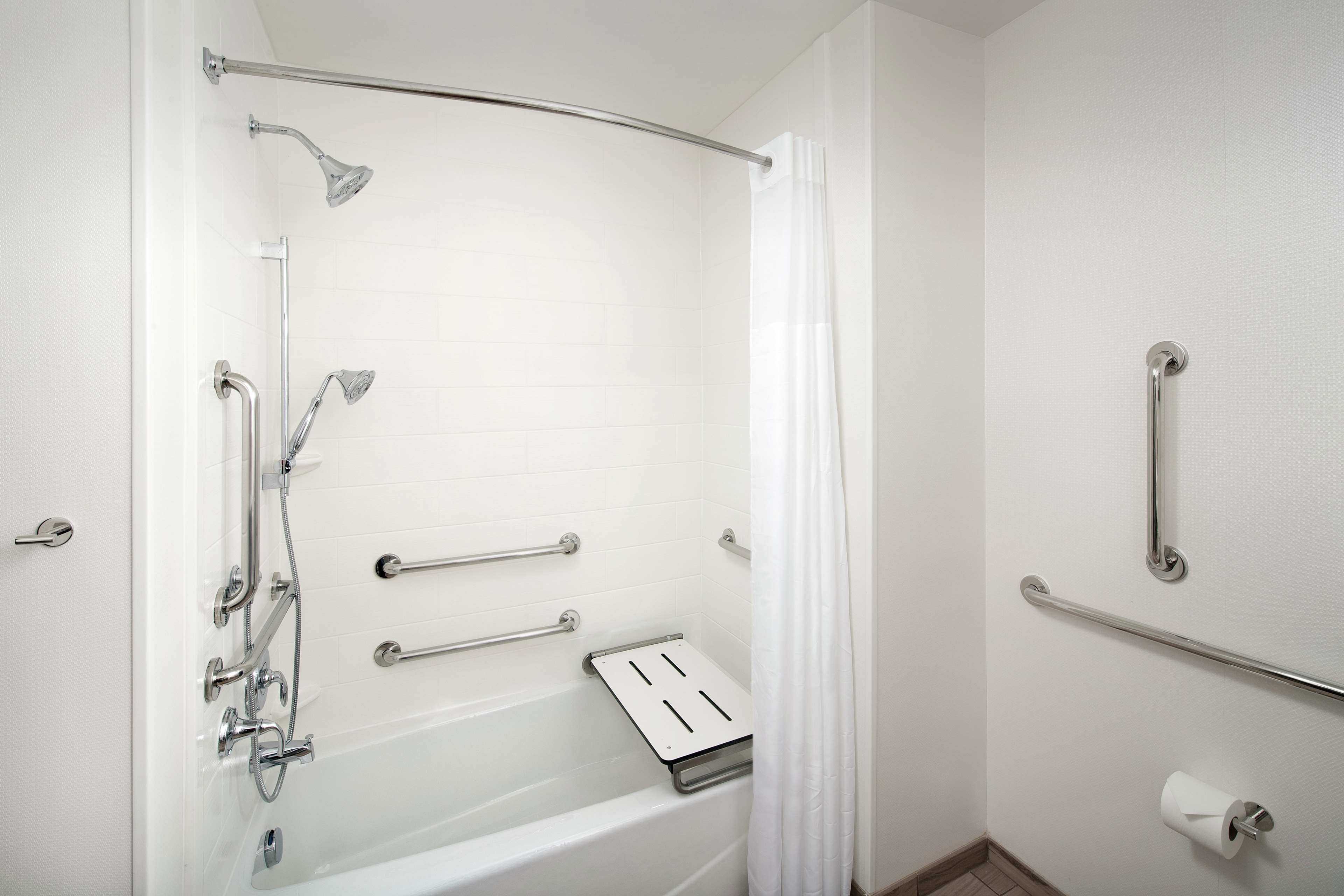 Guest room bath