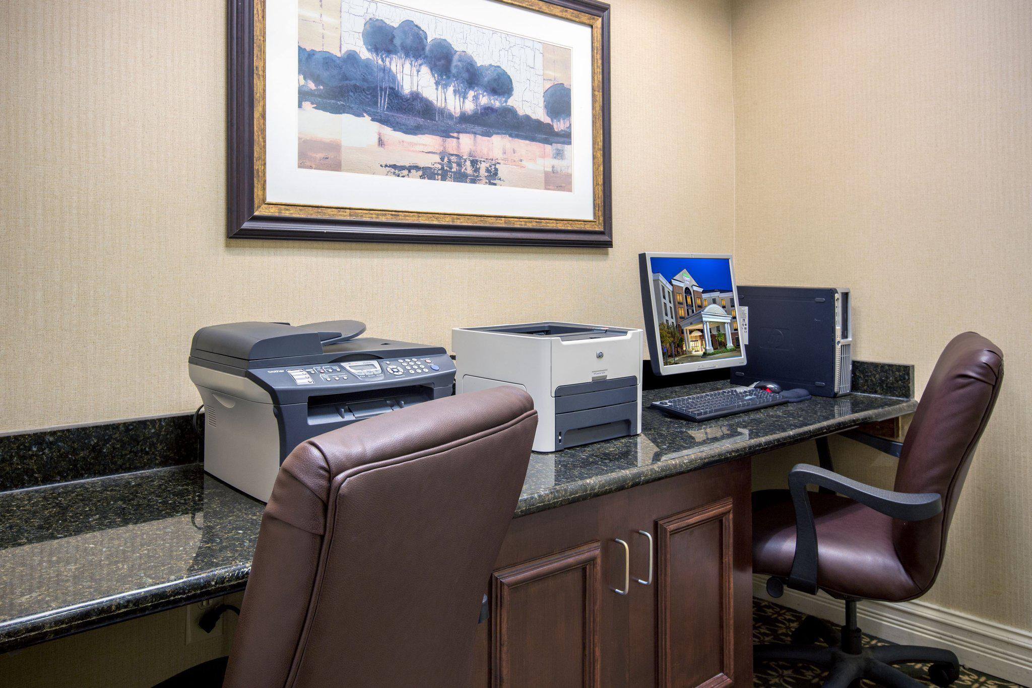 Holiday Inn Express & Suites Jackson - Flowood Photo