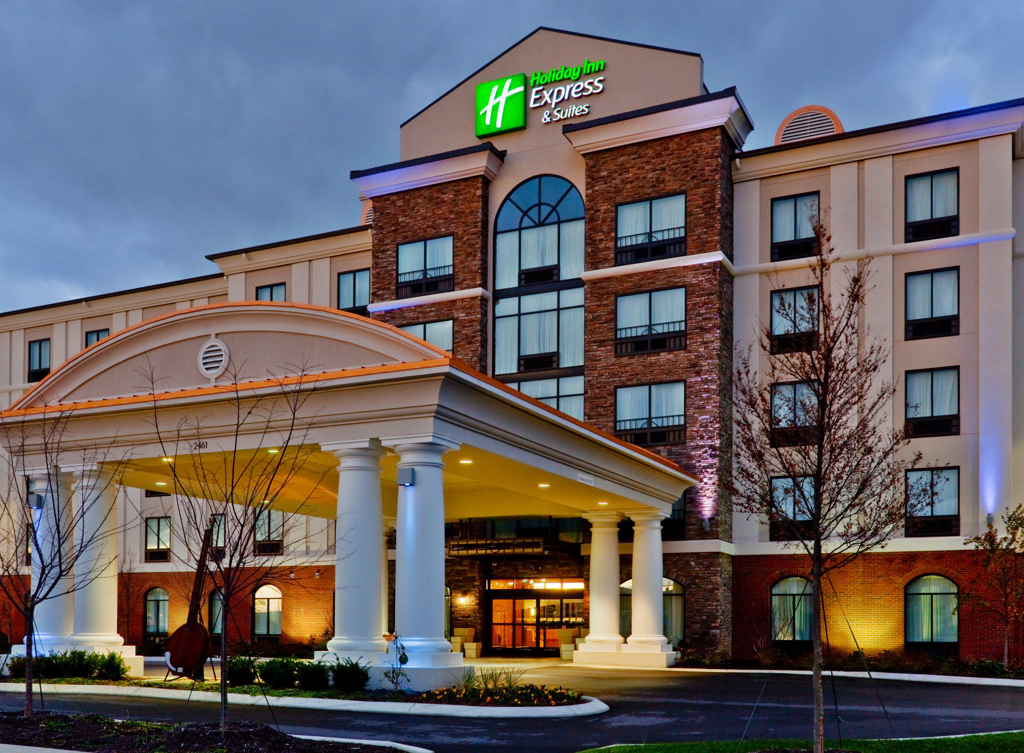 Holiday Inn Express & Suites Nashville-Opryland Photo