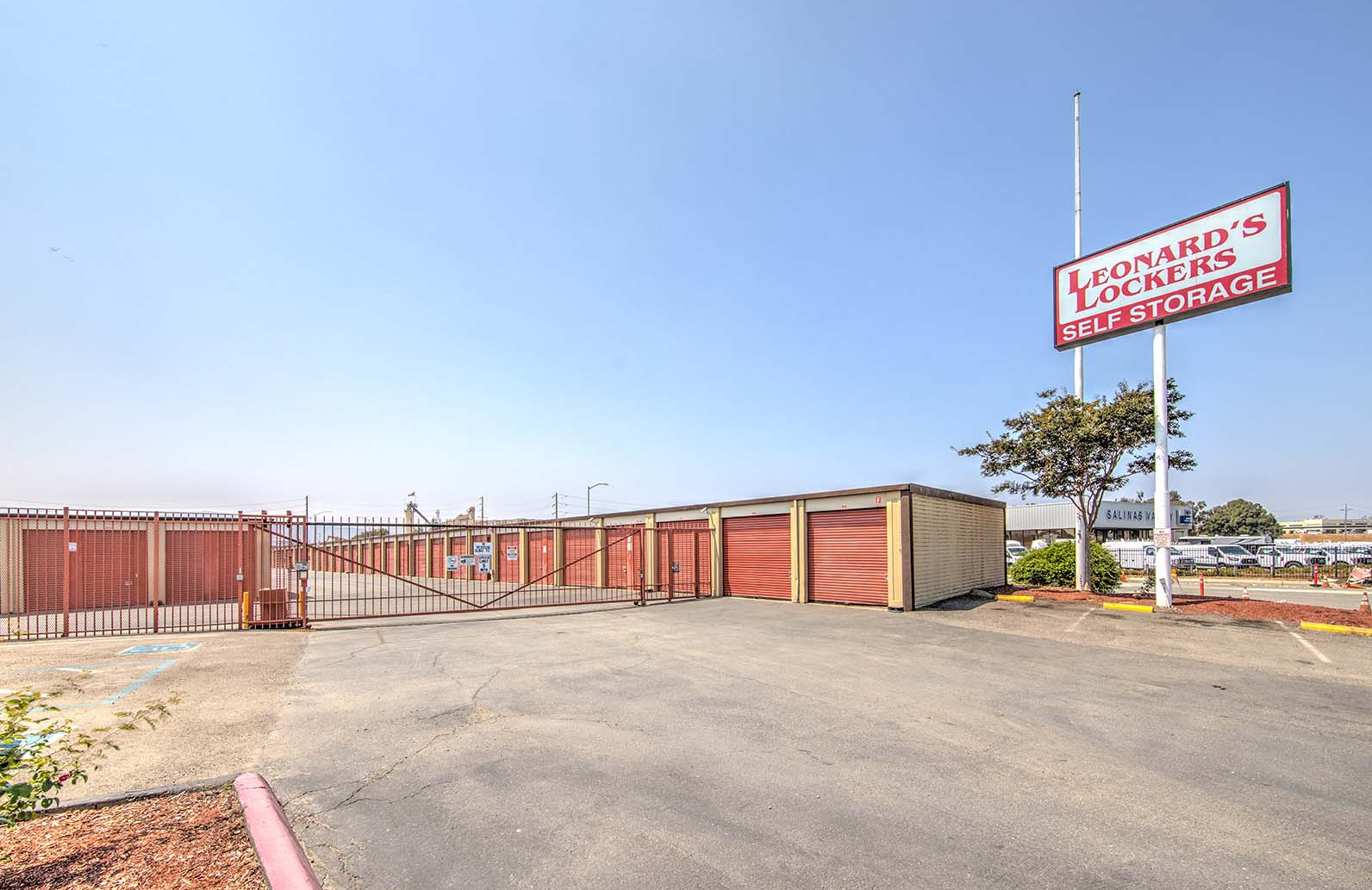 Leonard's Lockers Self Storage Photo