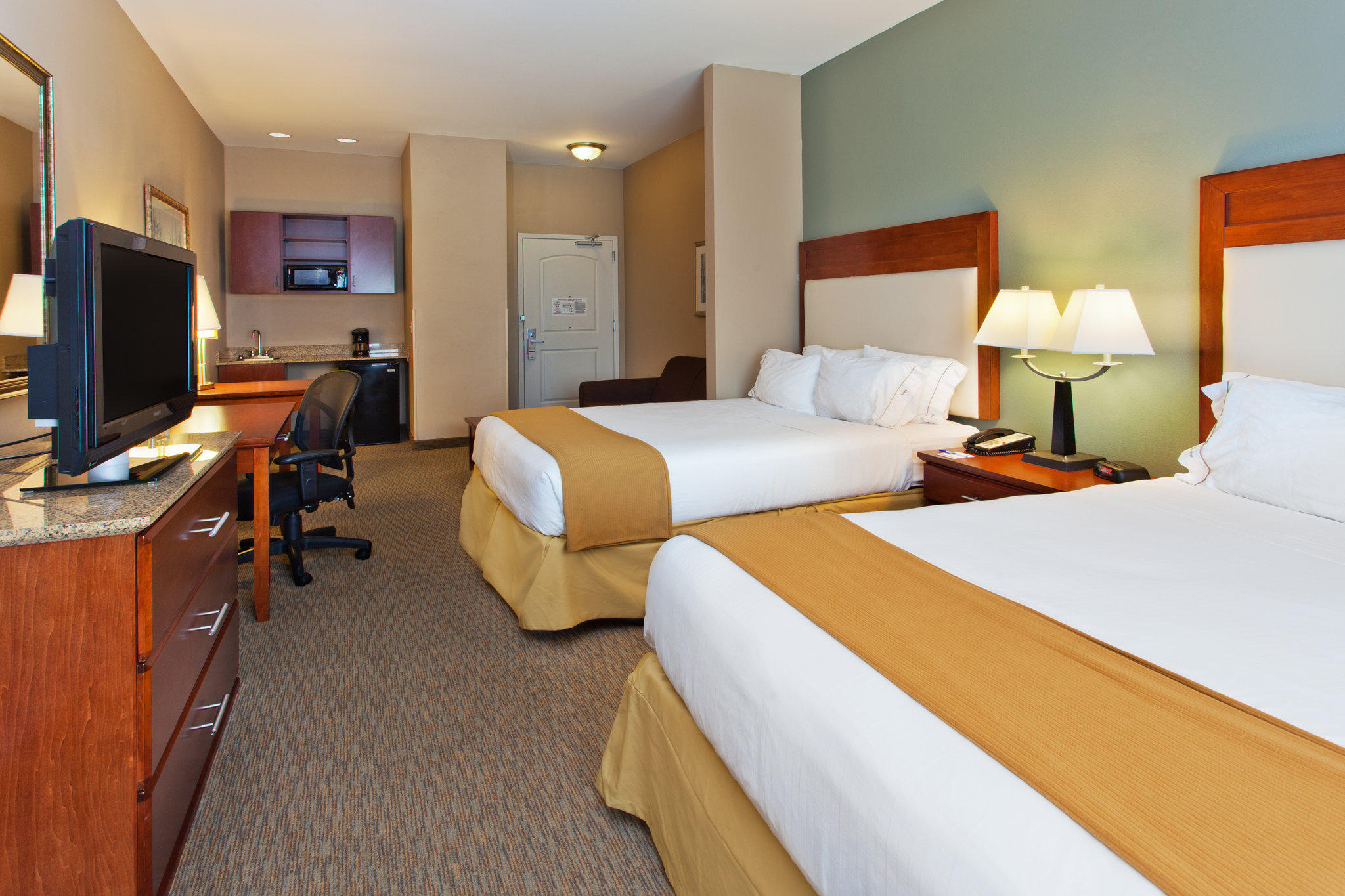 Holiday Inn Express & Suites Baton Rouge East Photo