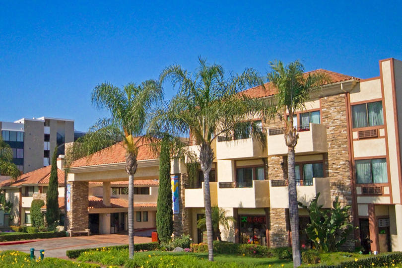 Tropicana Inn & Suites