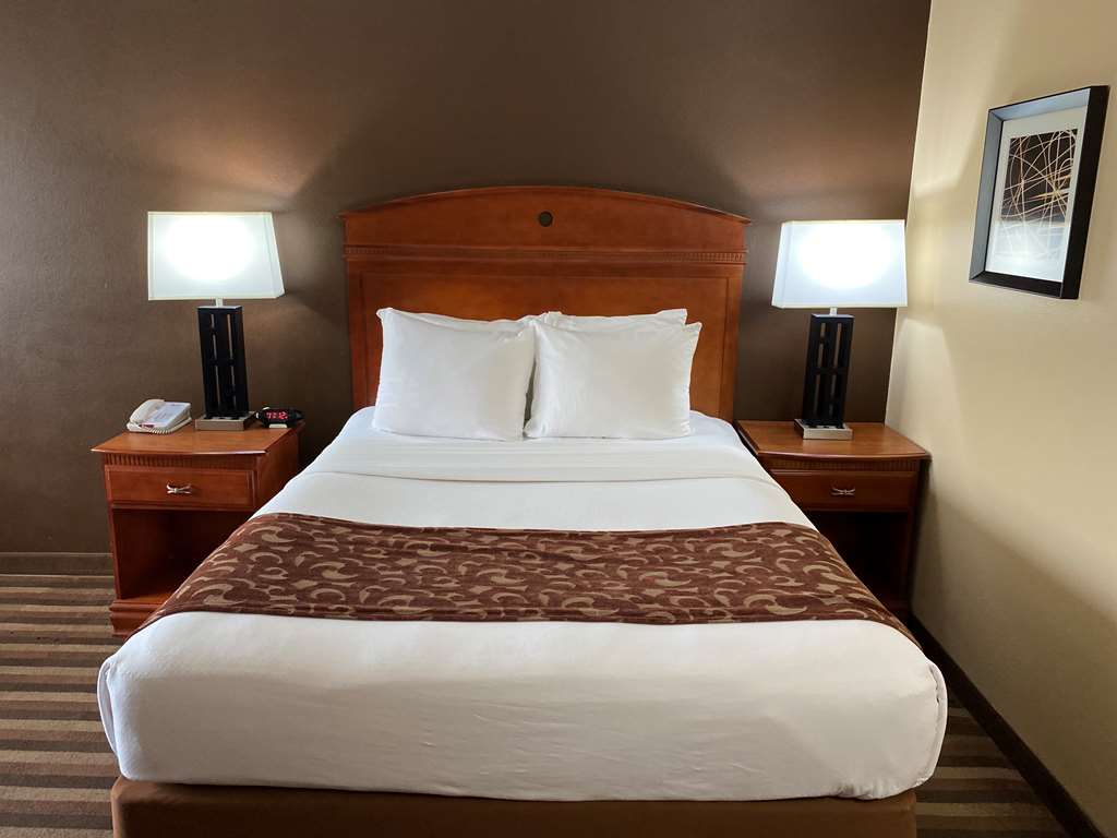 Best Western Manhattan Inn Image