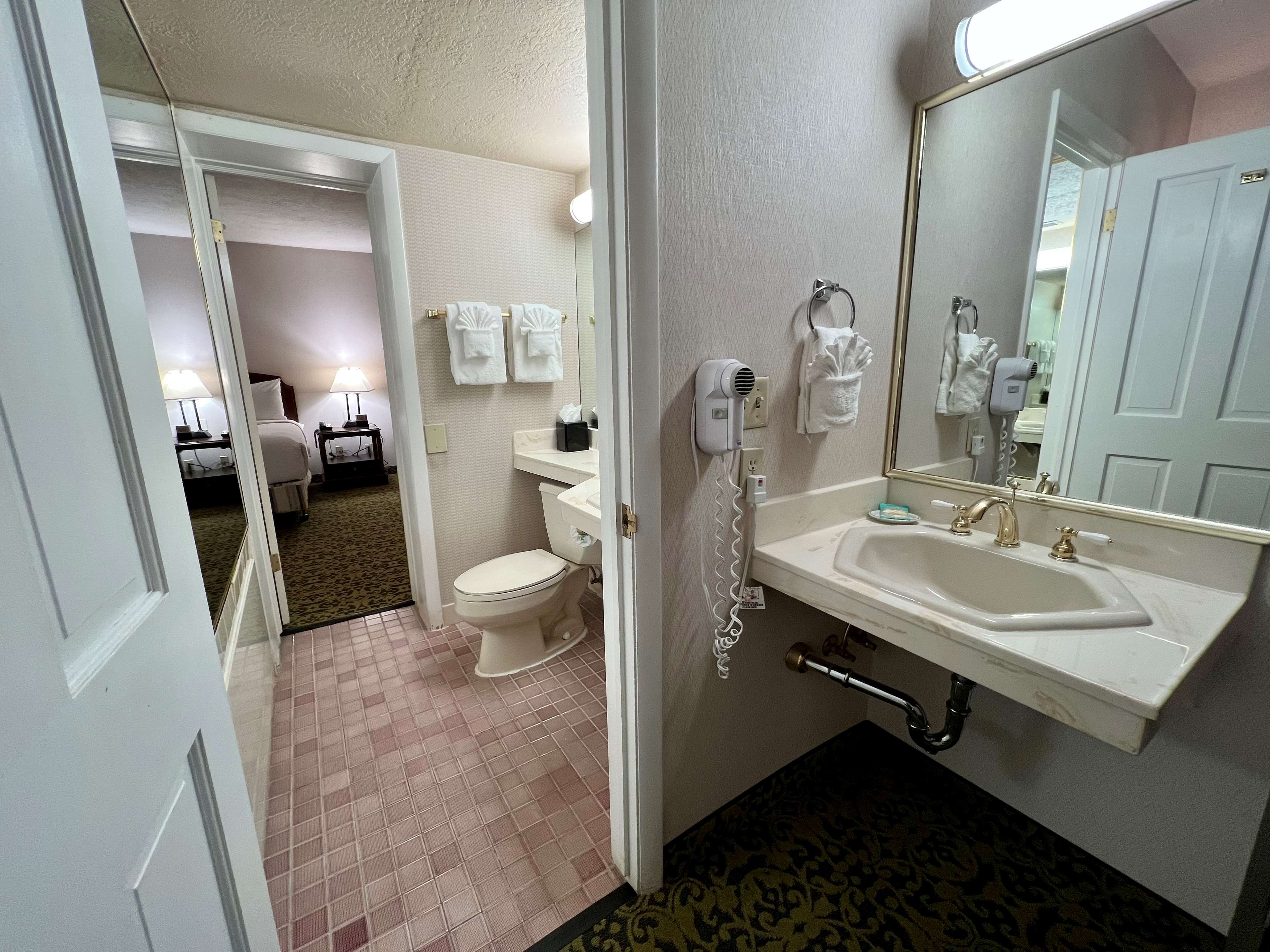 Honeymoon Suite Bathroom