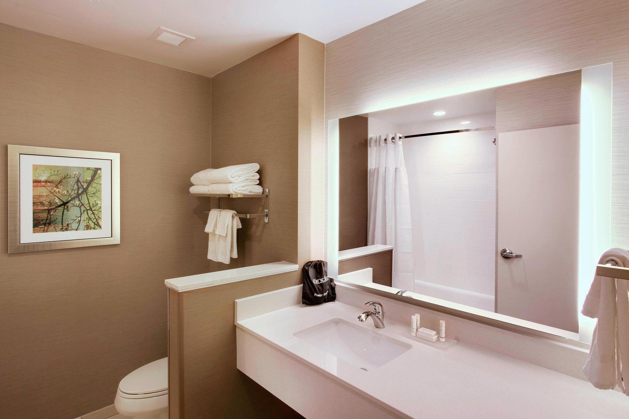 Fairfield Inn & Suites by Marriott Phoenix Tempe/Airport Photo