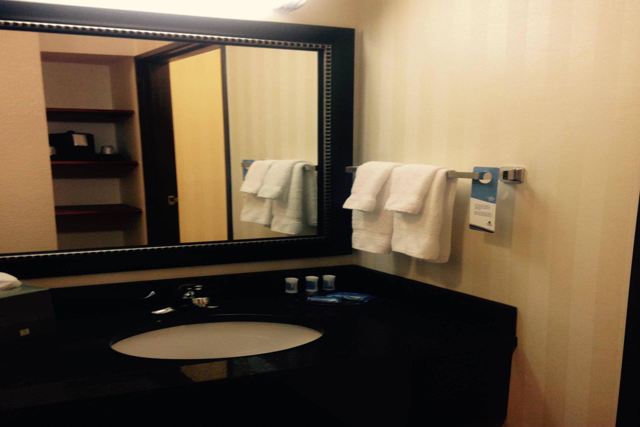 Fairfield Inn & Suites by Marriott Kansas City Airport Photo