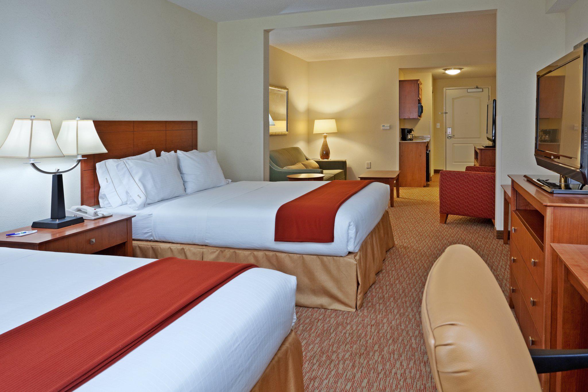 Holiday Inn Express & Suites Greensboro - Airport Area Photo