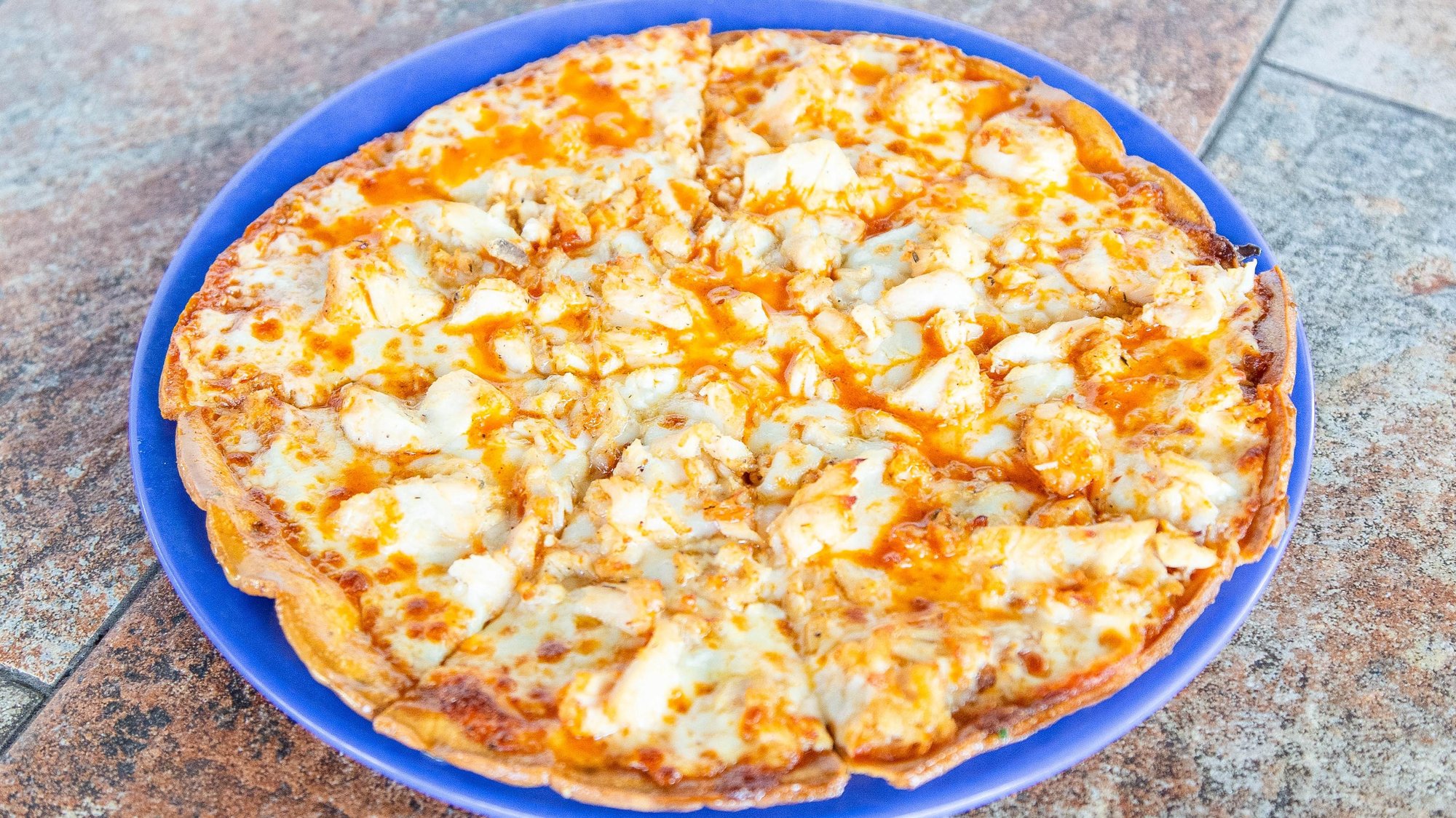 GF BUFFALO CHICKEN CAULIFLOWER PIZZA