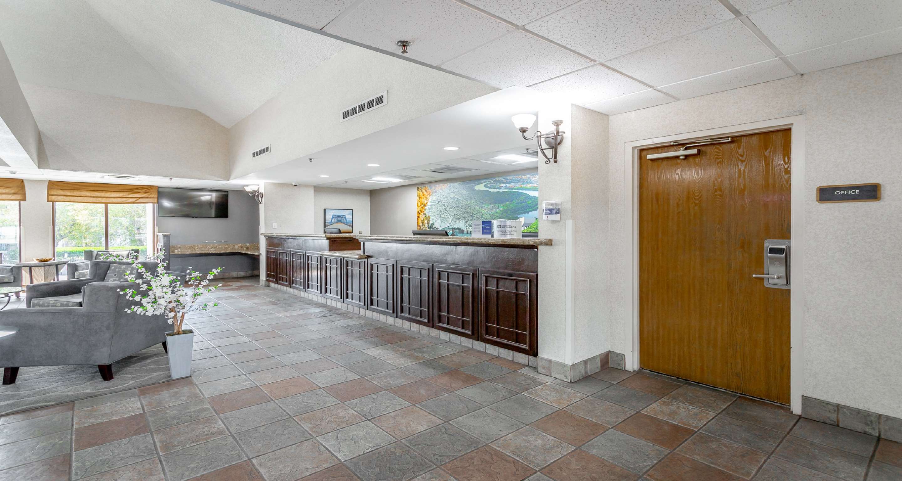 Best Western East Ridge HD LOBBY