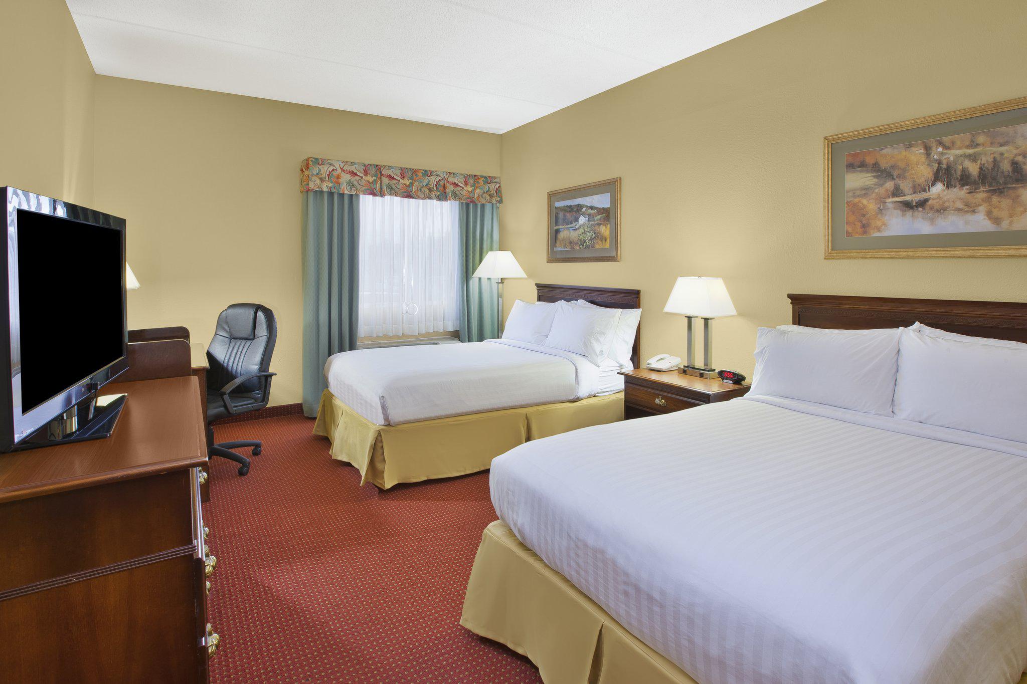 Holiday Inn Express Irwin (PA Tpk Exit 67) Photo