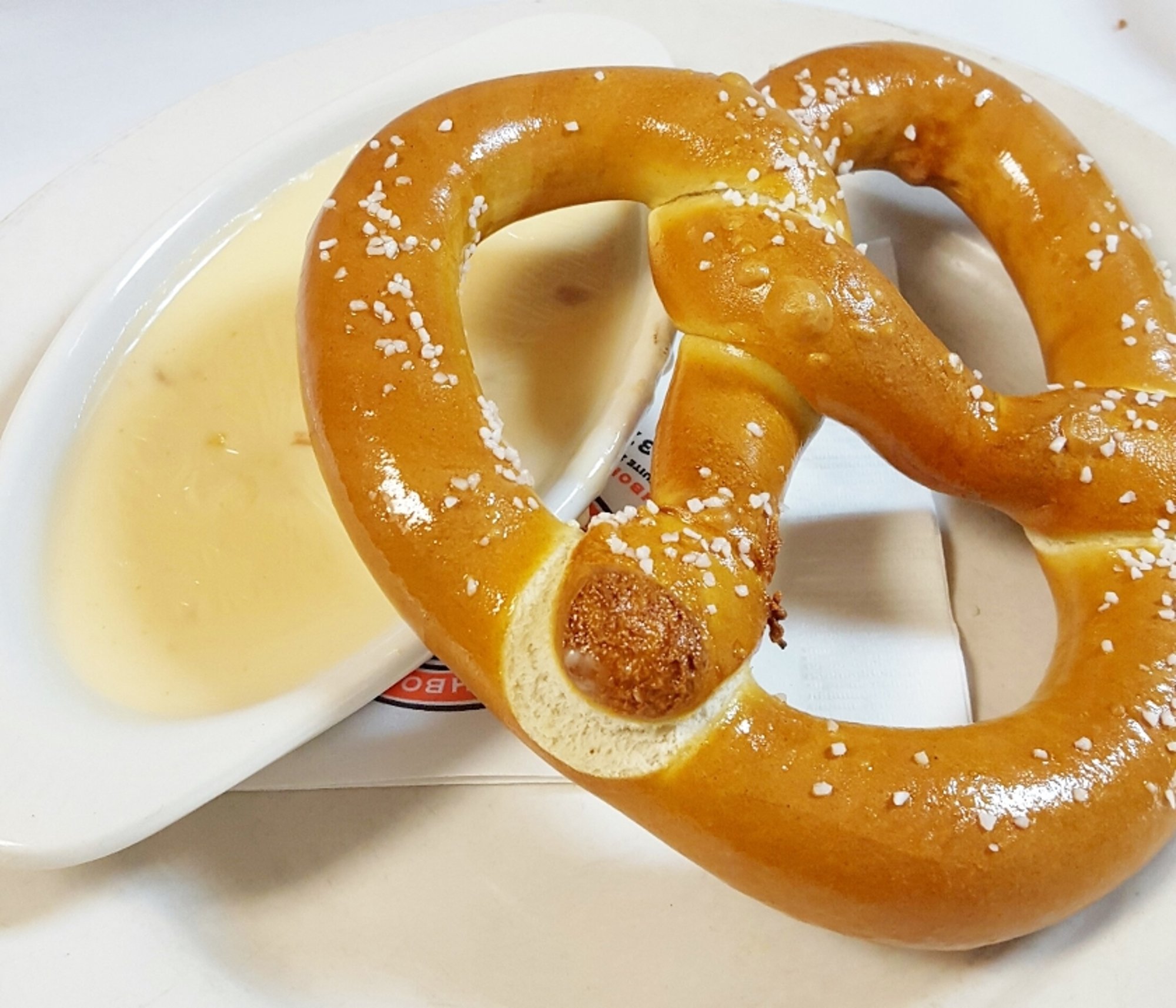 QUESO CHEESE PRETZEL