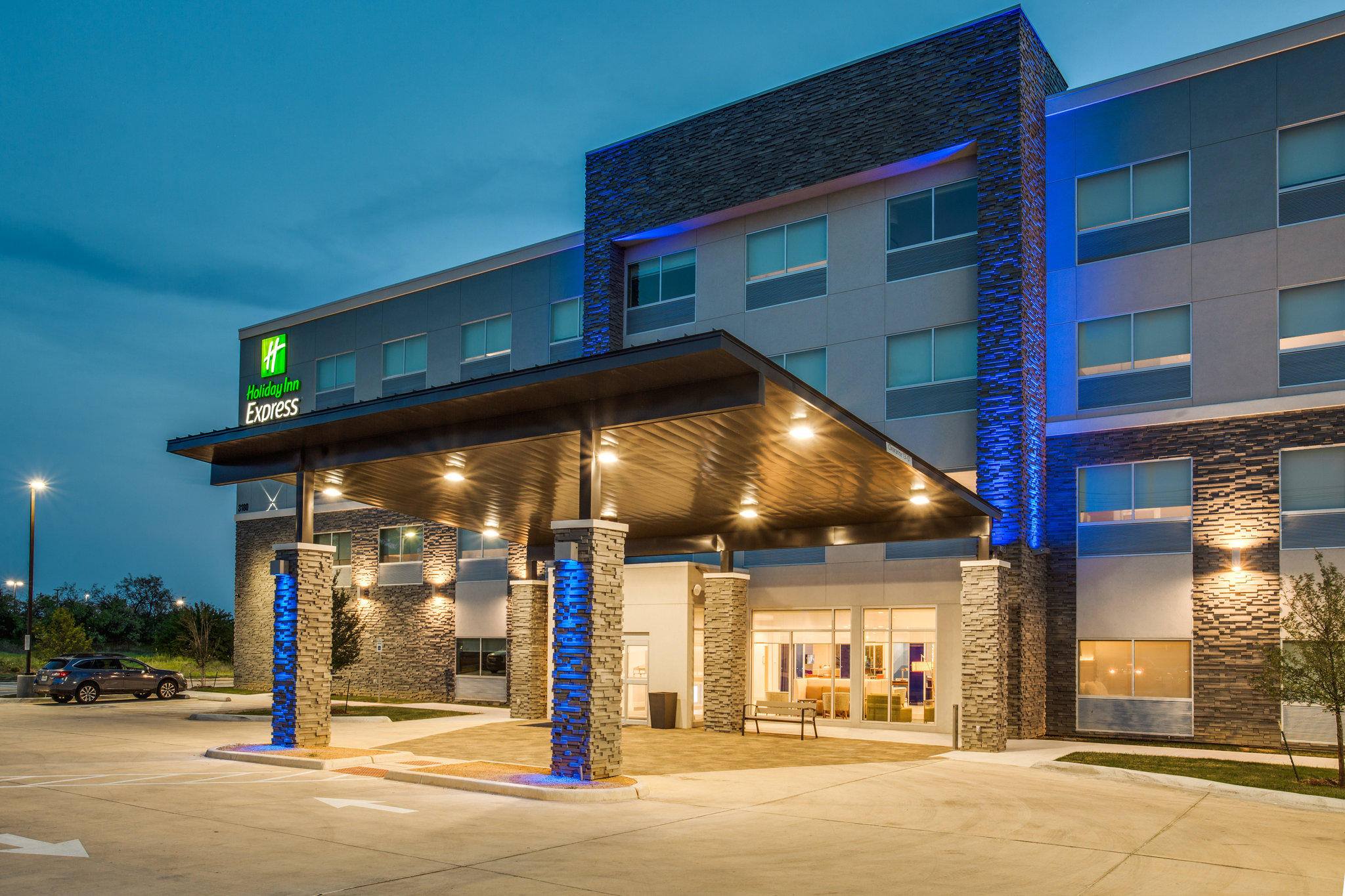 Holiday Inn Express & Suites Denton South Photo