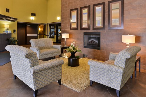 Images Holiday Inn Express & Suites Madison