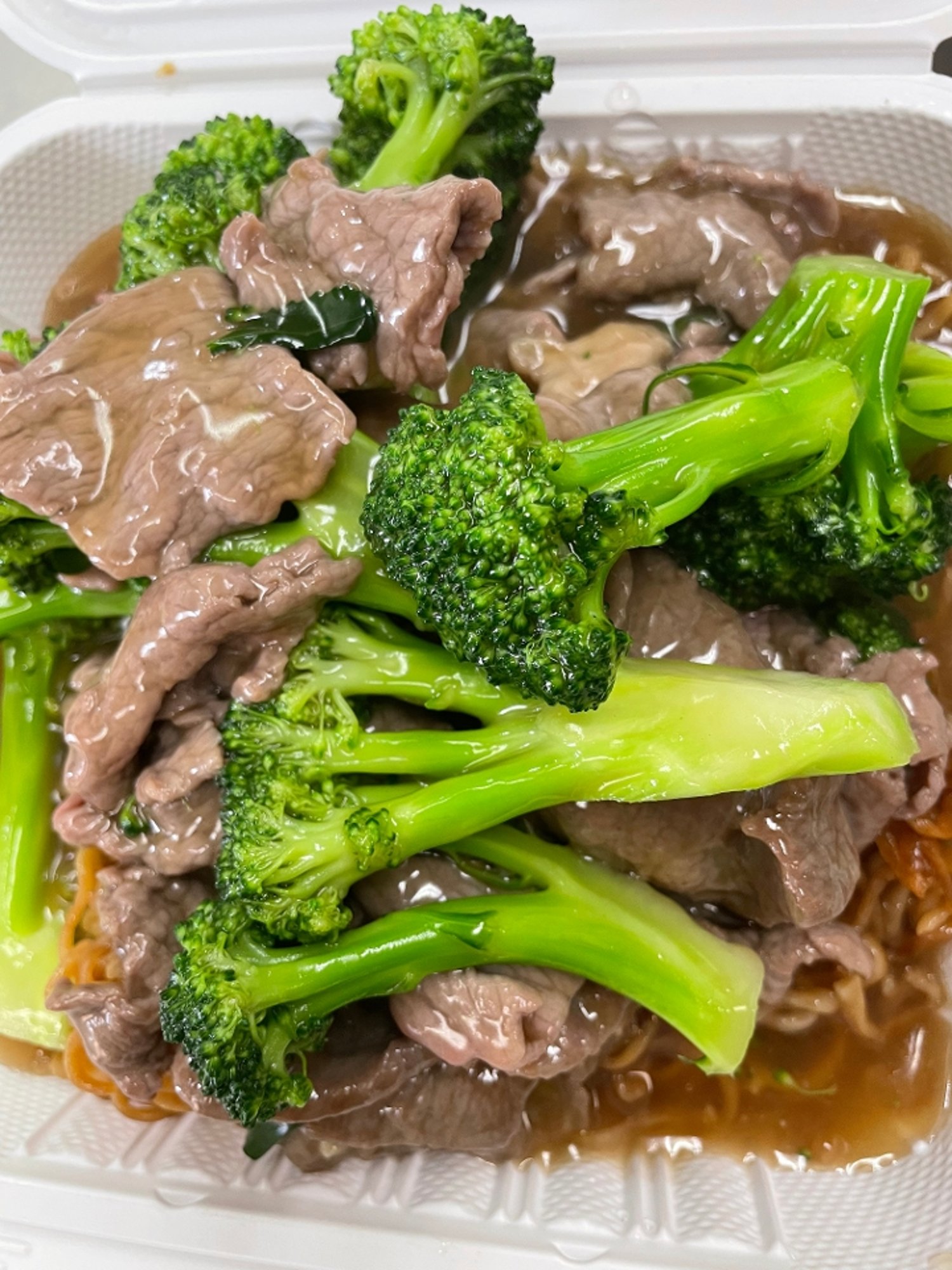 芥兰牛炒面 147.Beef Broccoli Chow Mein