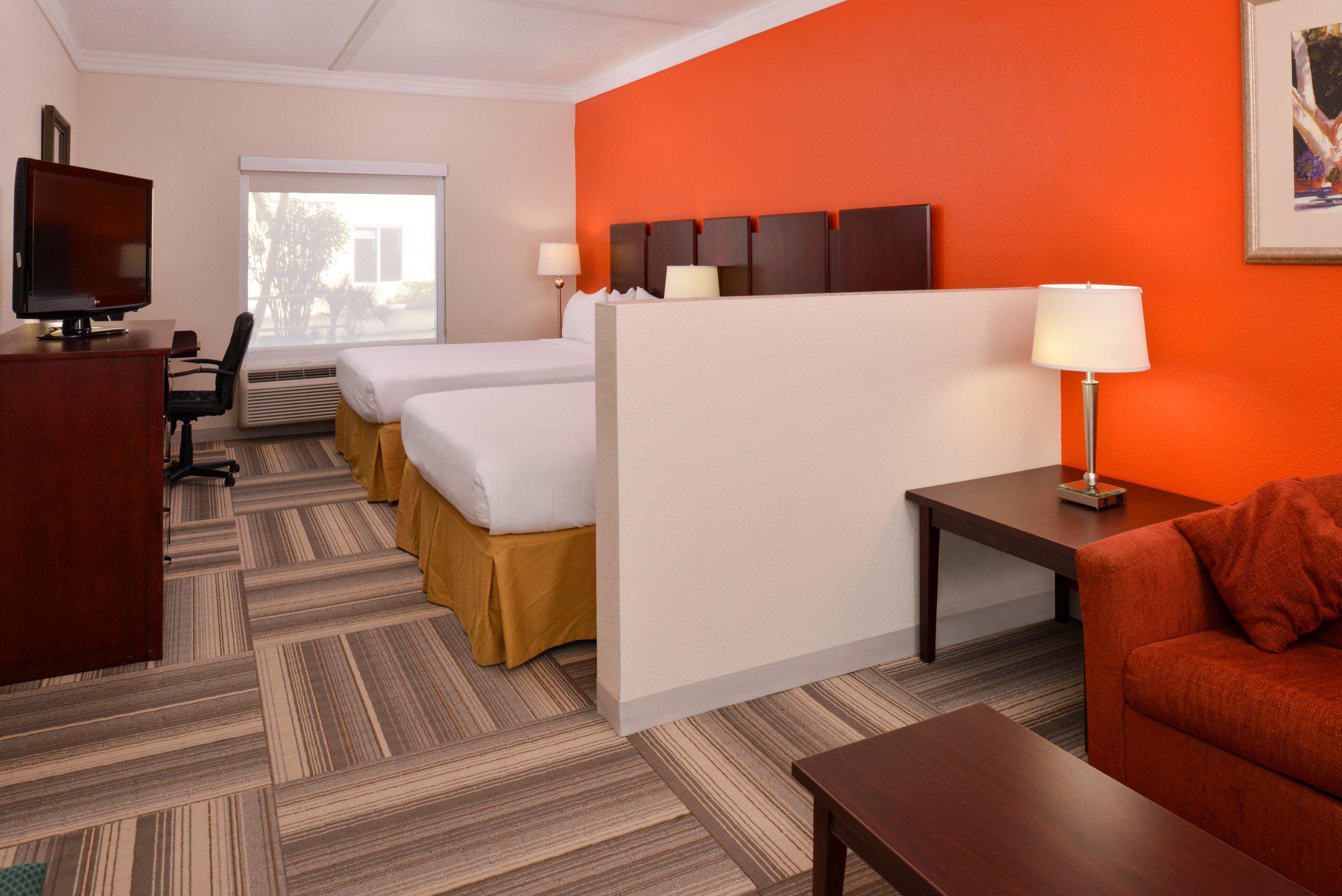Holiday Inn Express & Suites Florida City-Gateway To Keys Photo