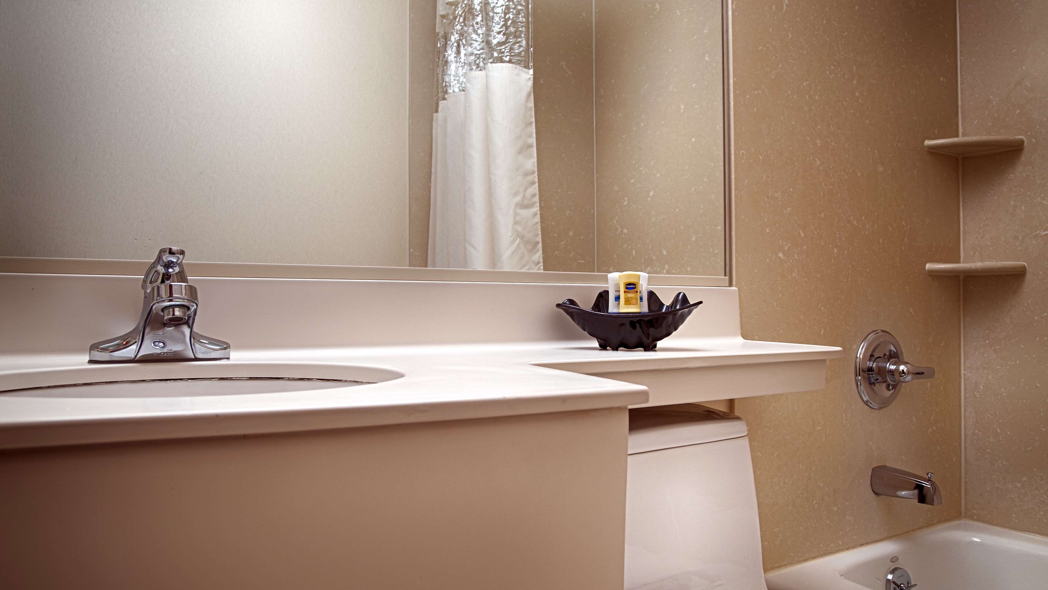 Best Western JFK Airport Hotel Photo