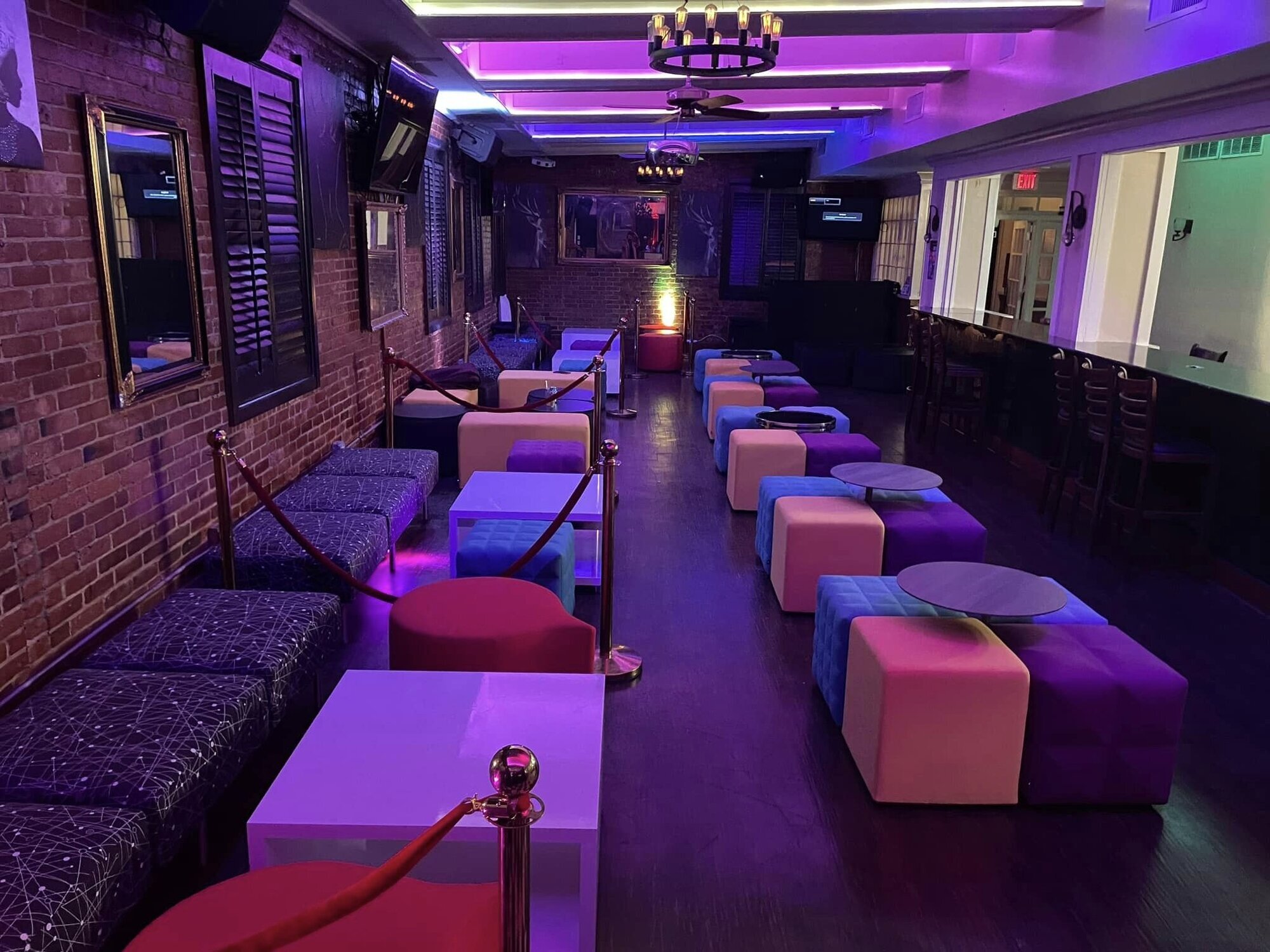 RHINO RESTAURANT & LOUNGE Image