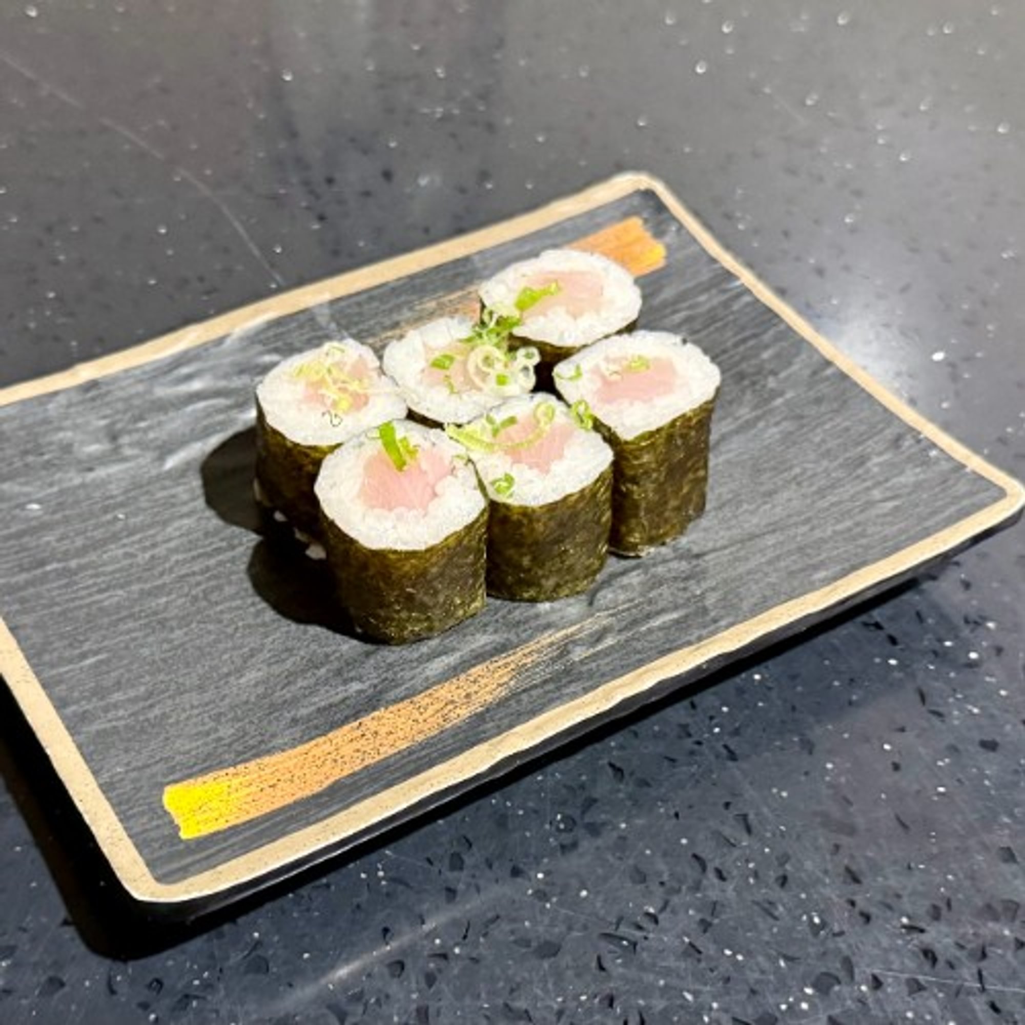 R23 Yellowtail Maki/ Raw Fish