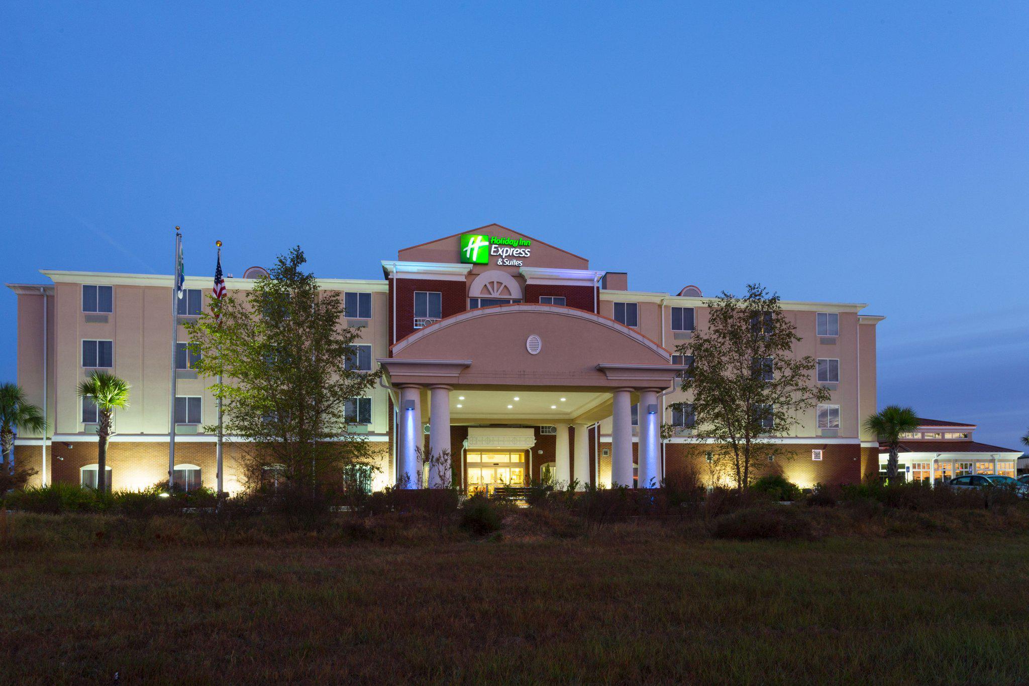 Holiday Inn Express & Suites Moultrie Photo