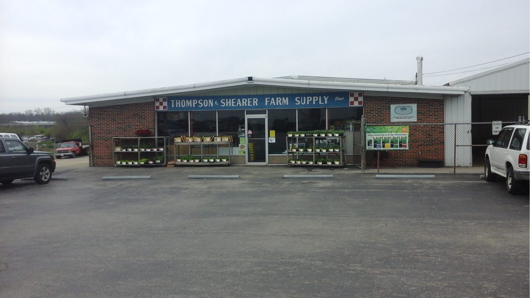 Hall's Farm & Feed
