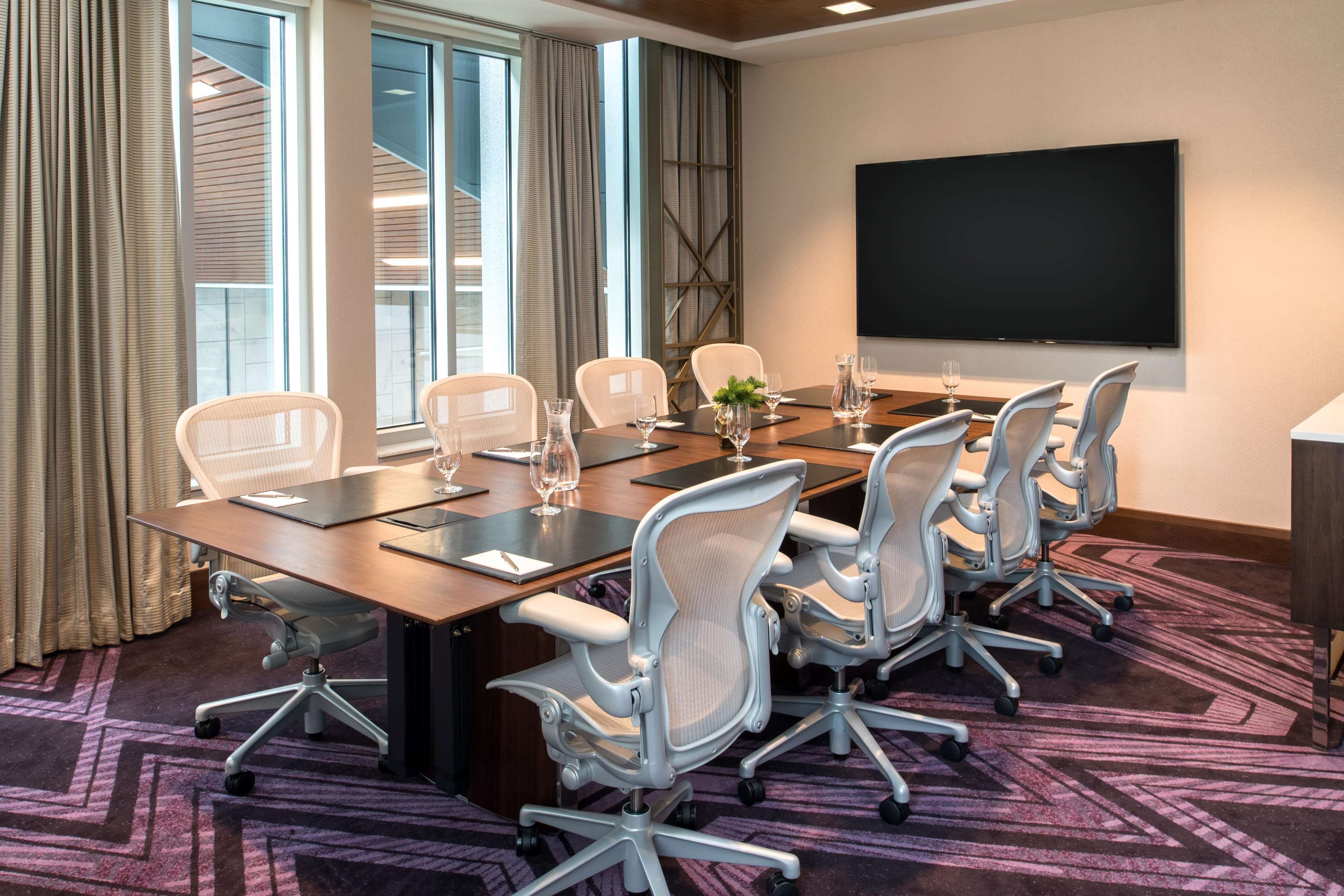 Embassy Suites by Hilton Seattle Downtown Pioneer Square Photo