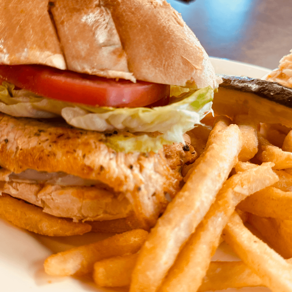 Chicken Sandwich w/ Fries