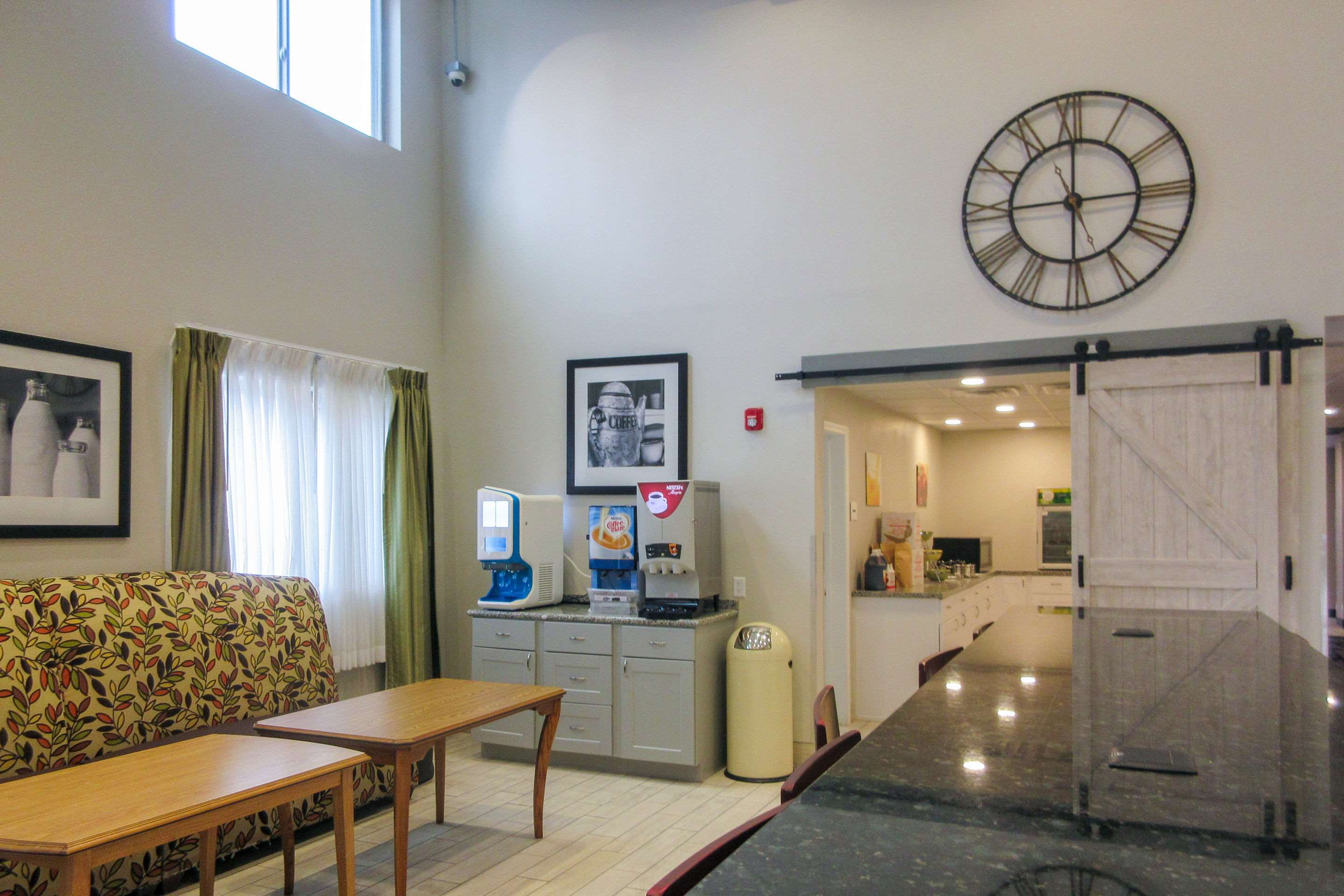 Quality Inn & Suites Evansville Downtown Photo