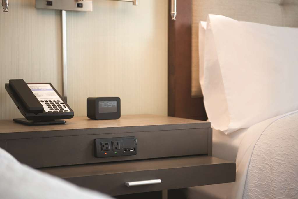 Hampton Inn & Suites Deland Image