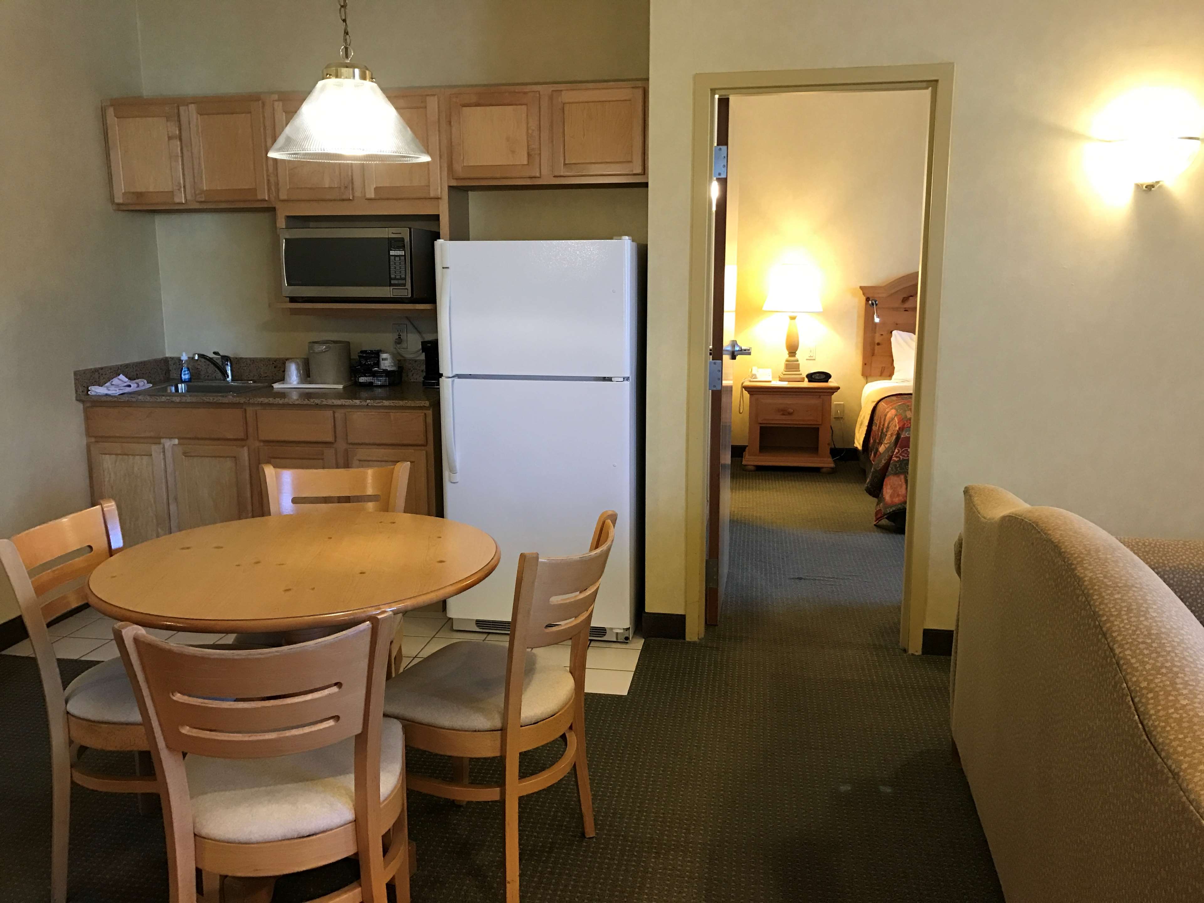 Best Western Plus Revere Inn & Suites Photo